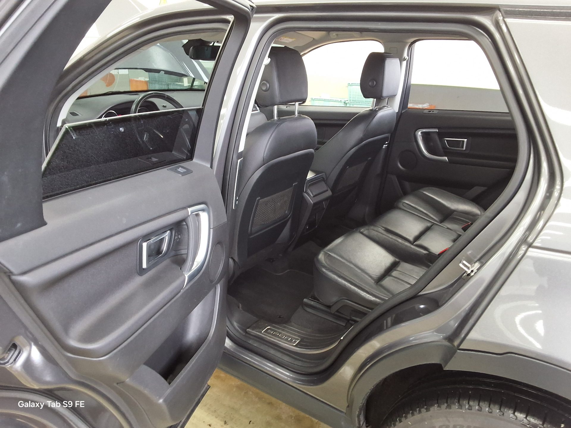 2016 - land rover discovery