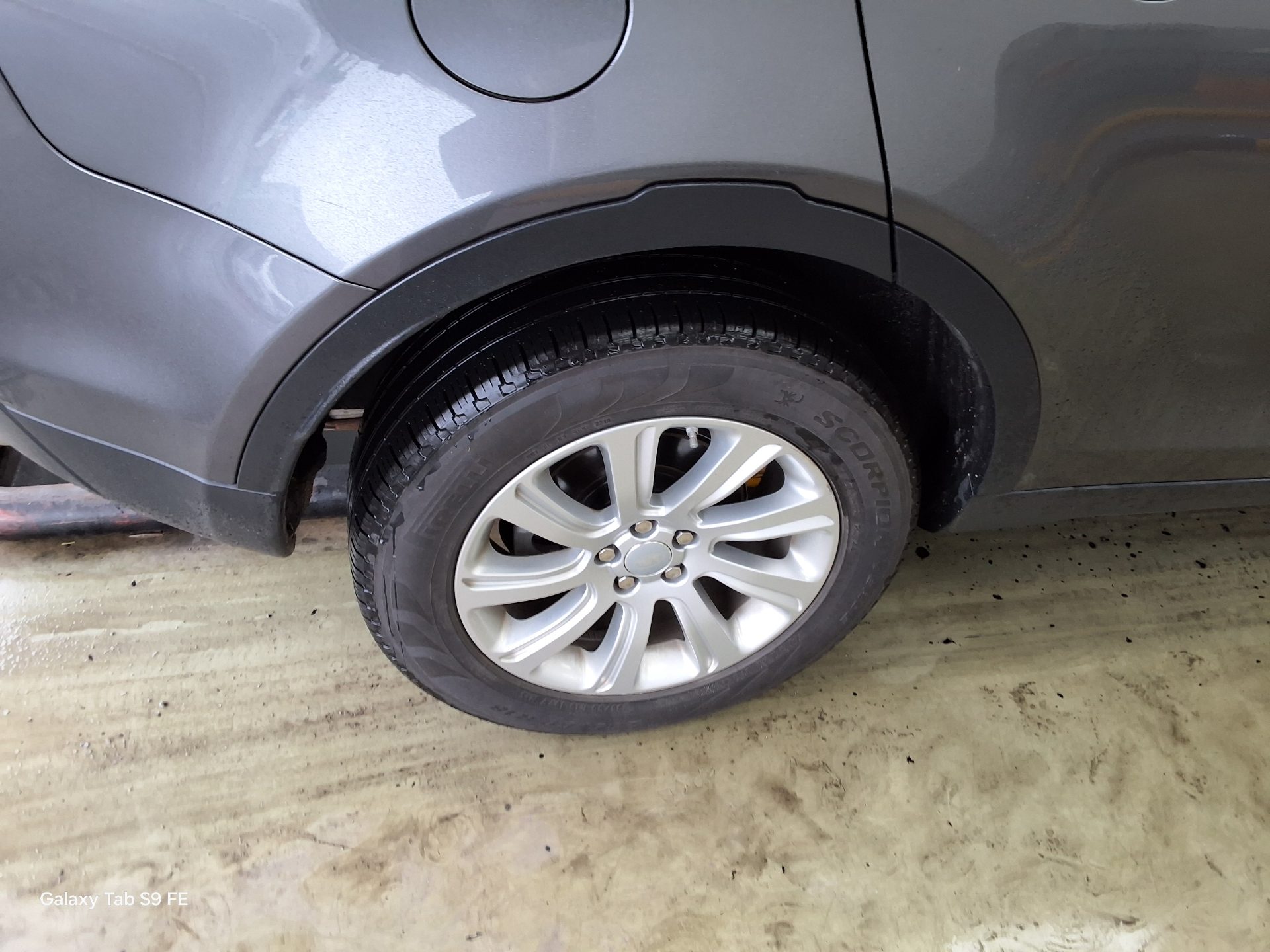 2016 - land rover discovery