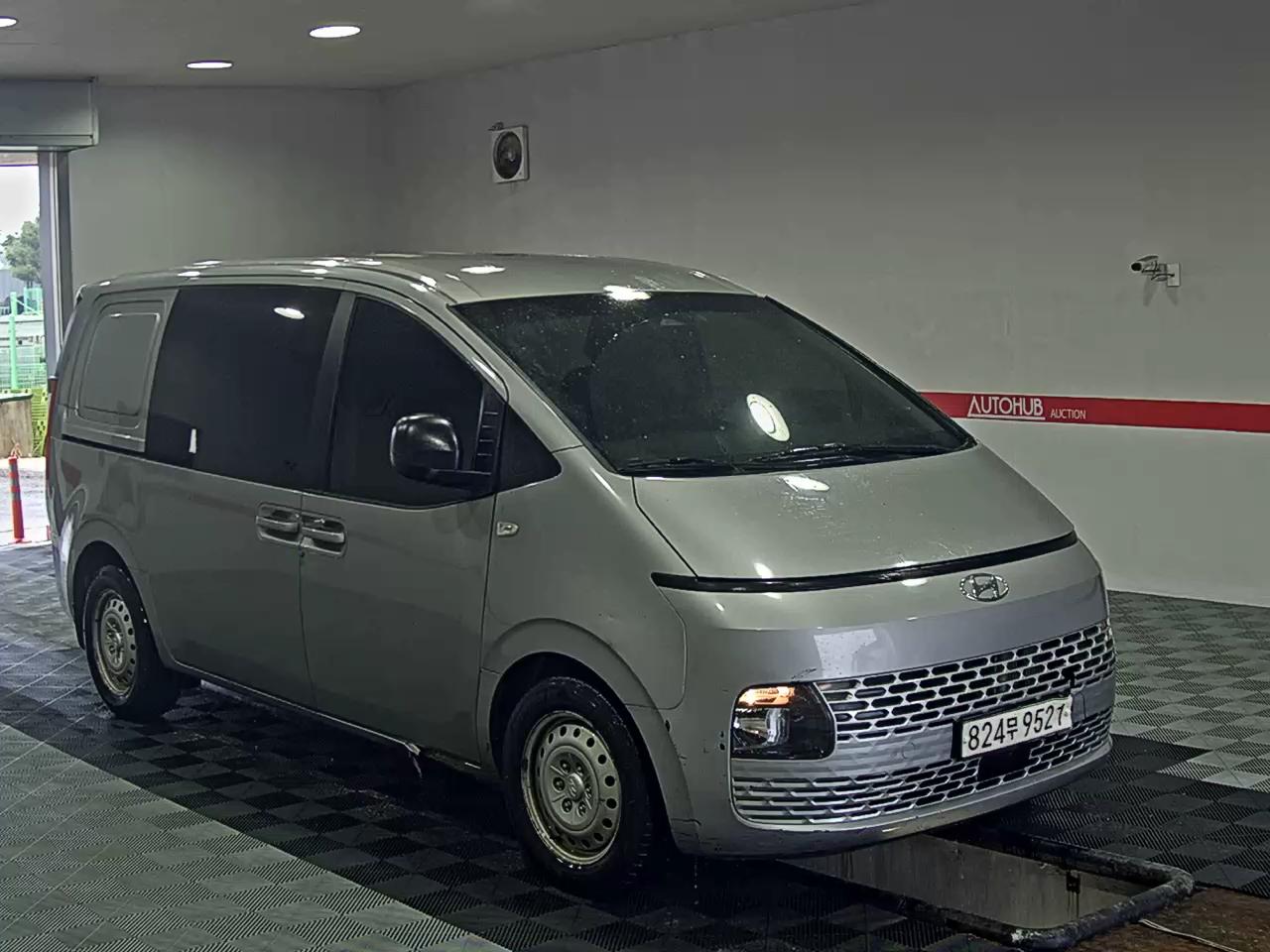 2022 - hyundai staria
