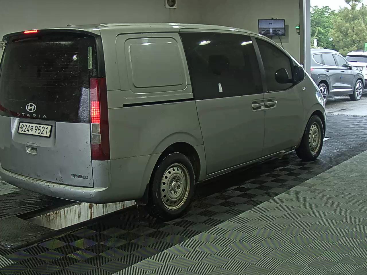 2022 - hyundai staria