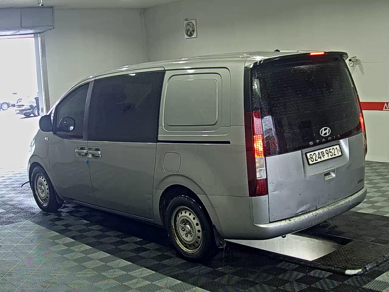 2022 - hyundai staria