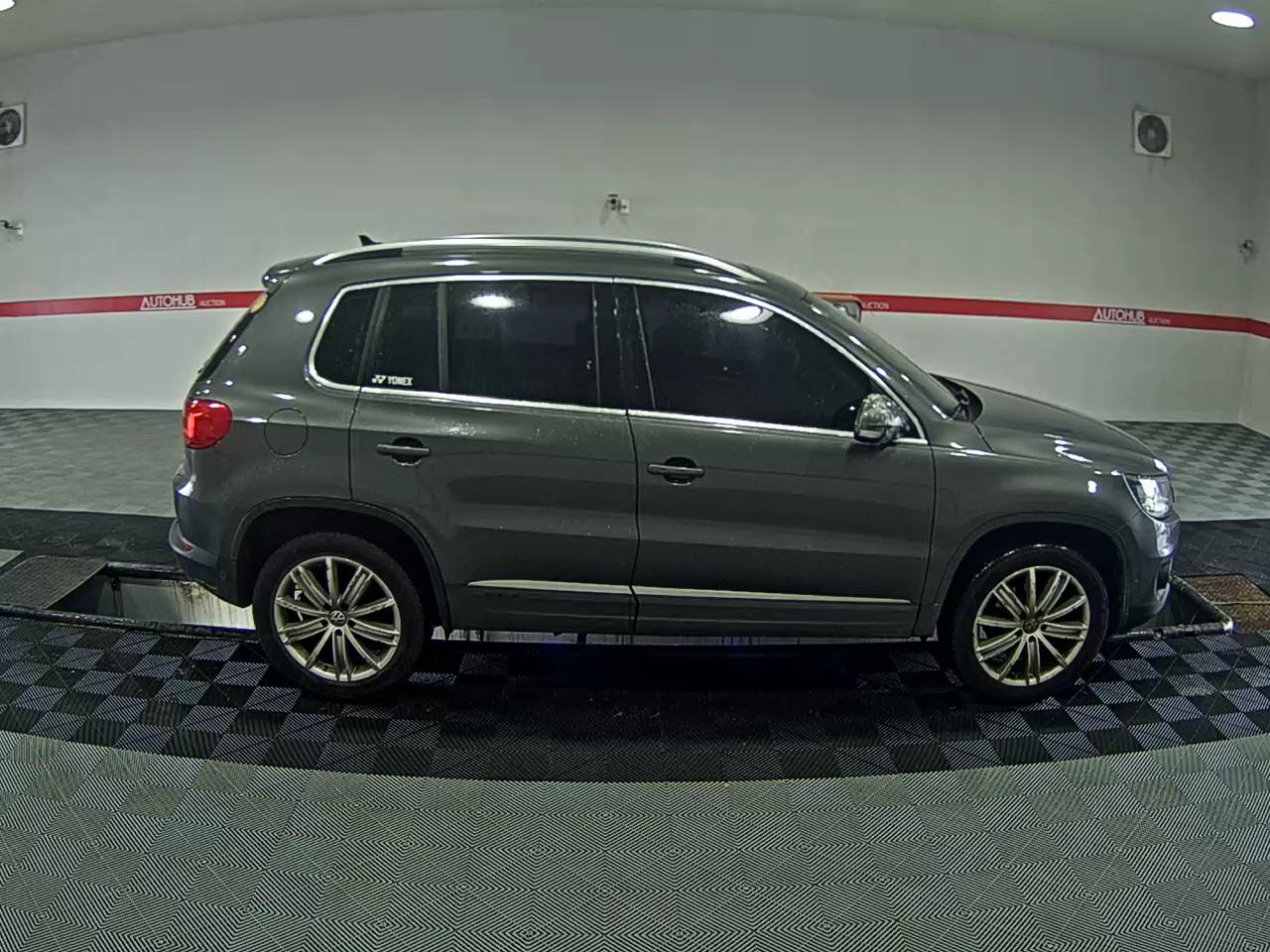 2016 - volkswagen tiguan