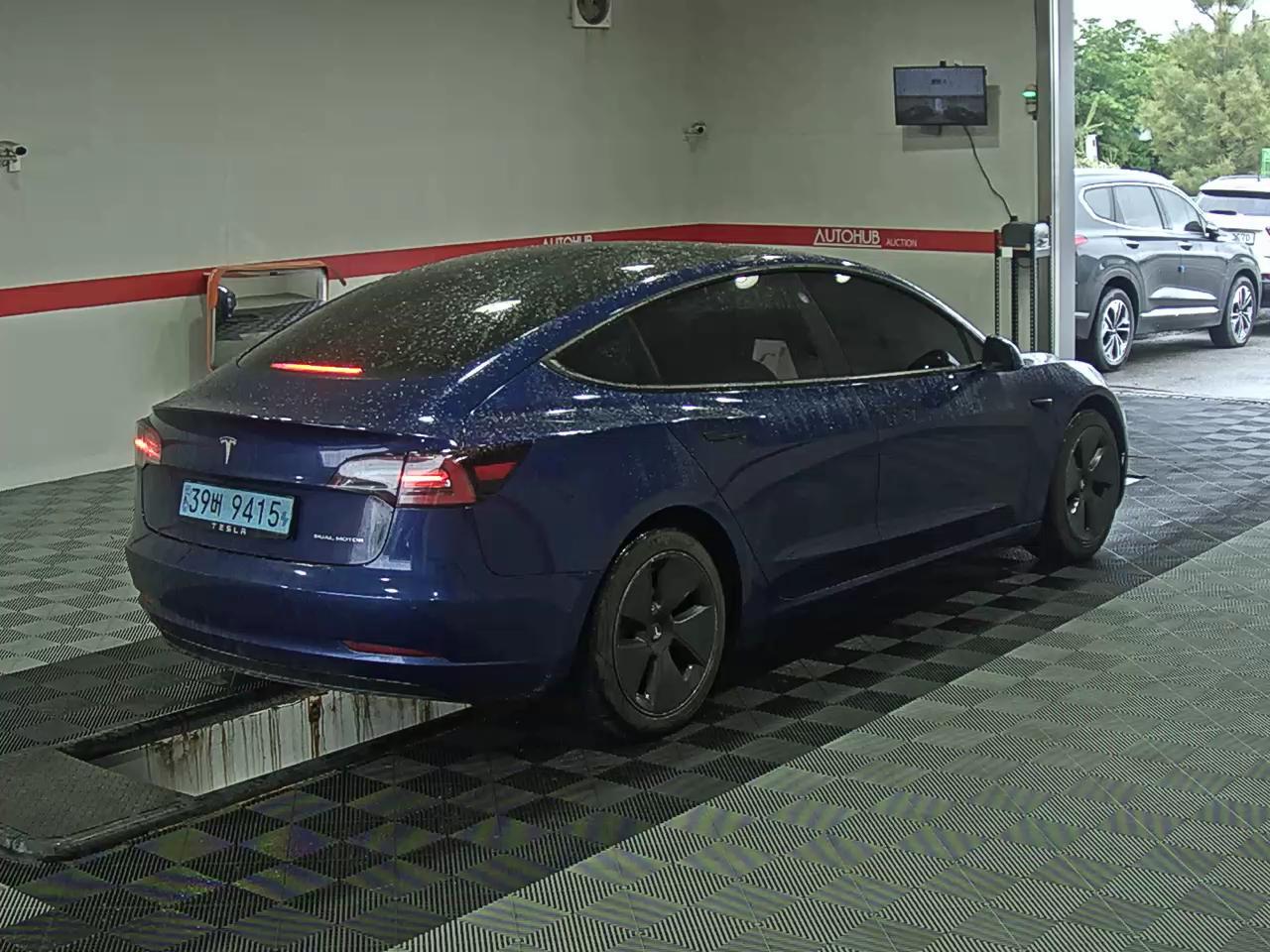 2021 - tesla model 3