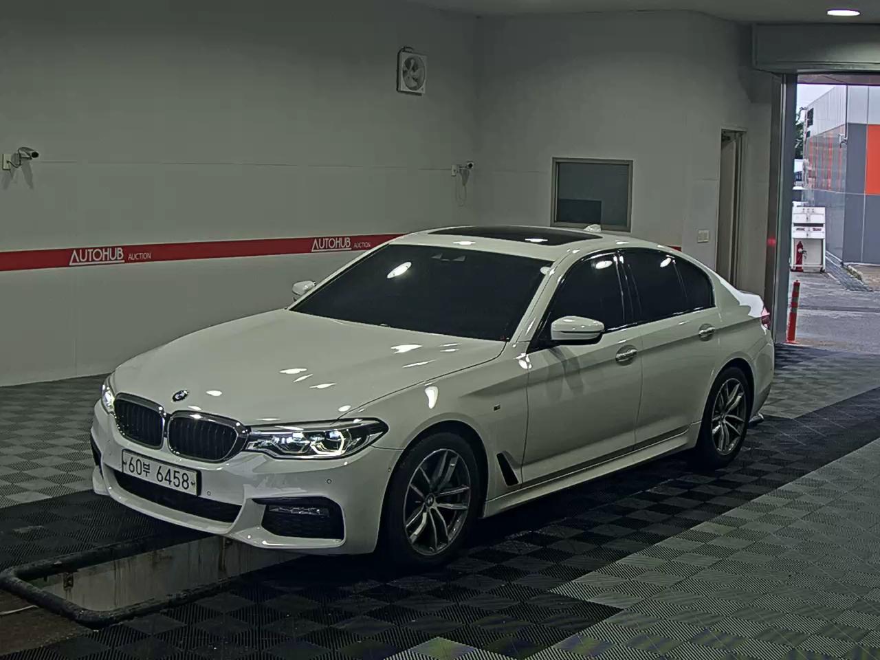 BMW 5 SERIES (7TH GEN) 530i xDrive M PACK