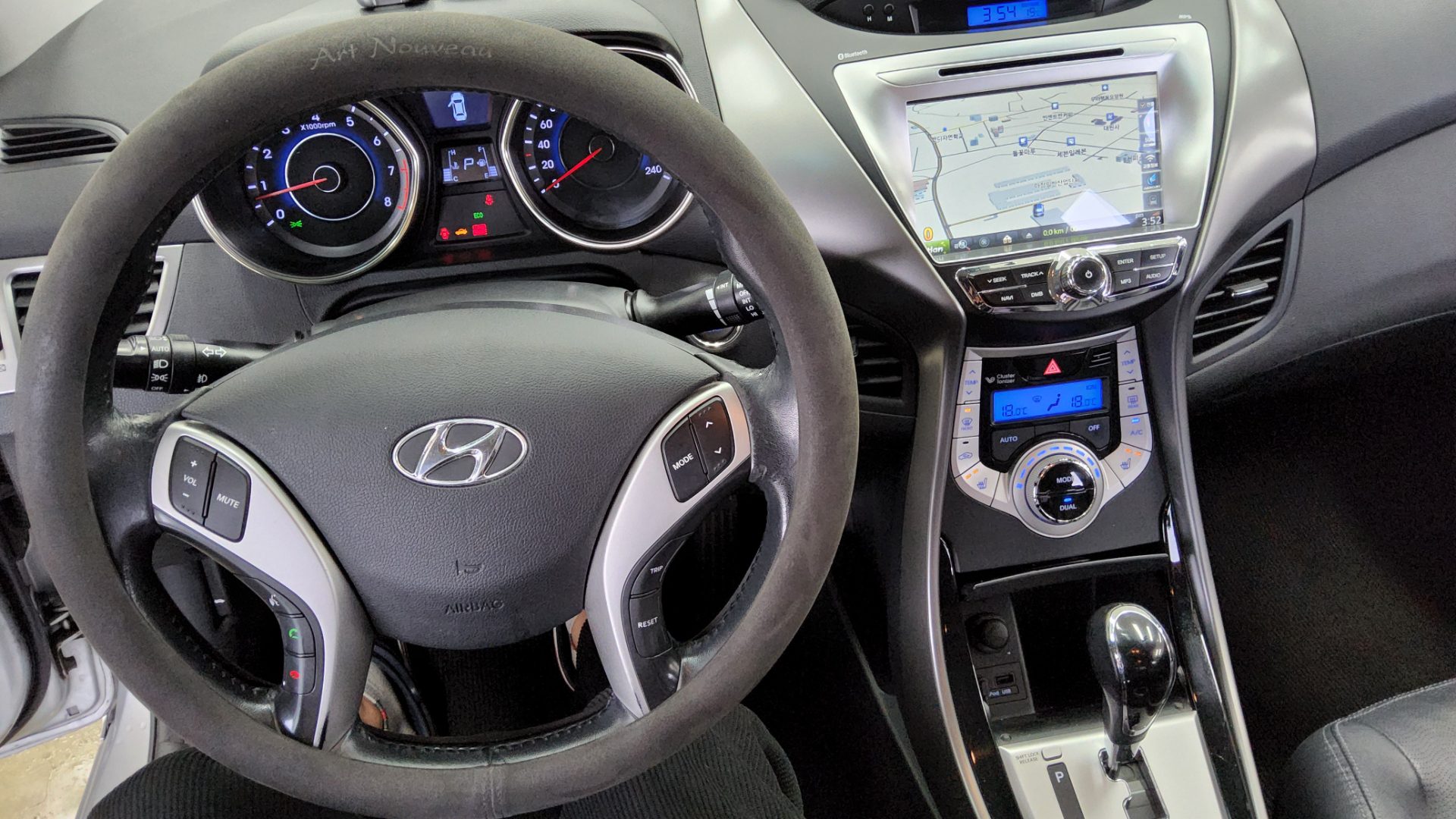 2011 - hyundai avante