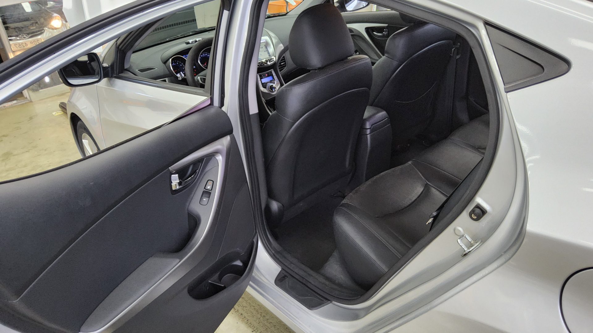 2011 - hyundai avante