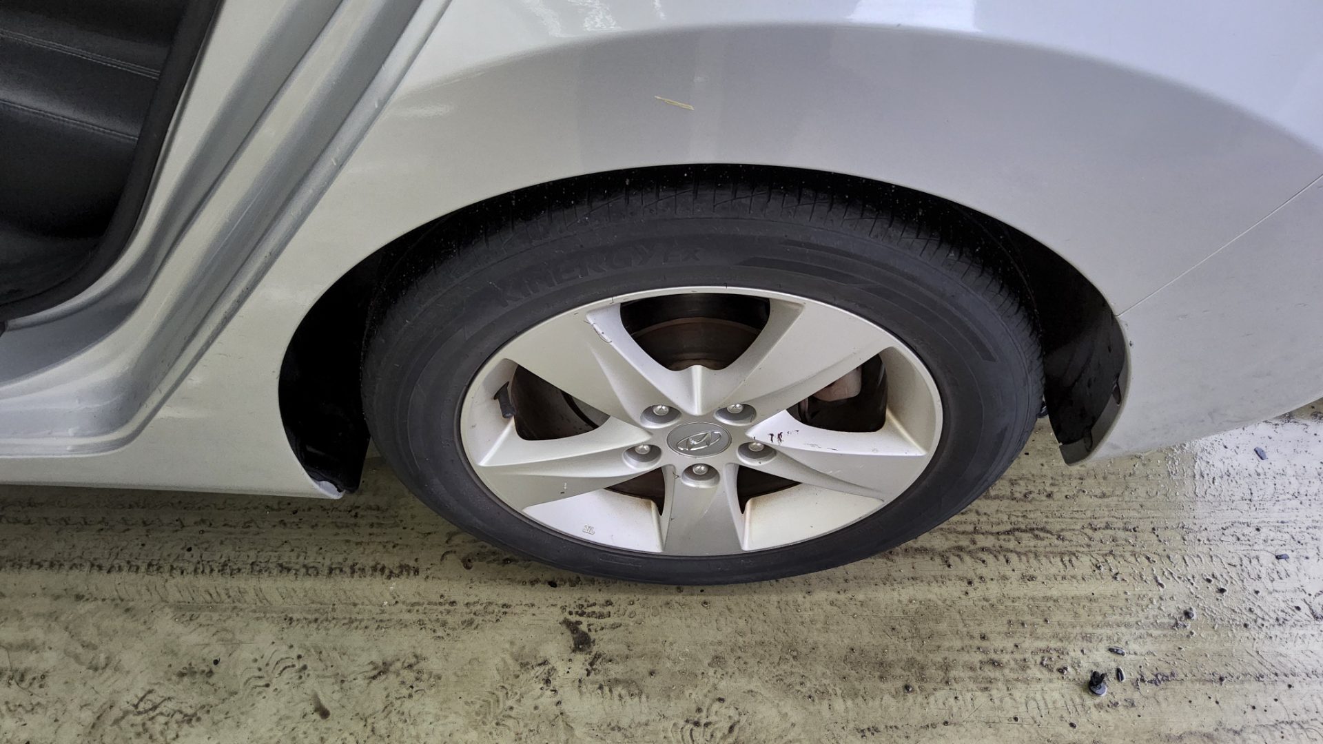 2011 - hyundai avante