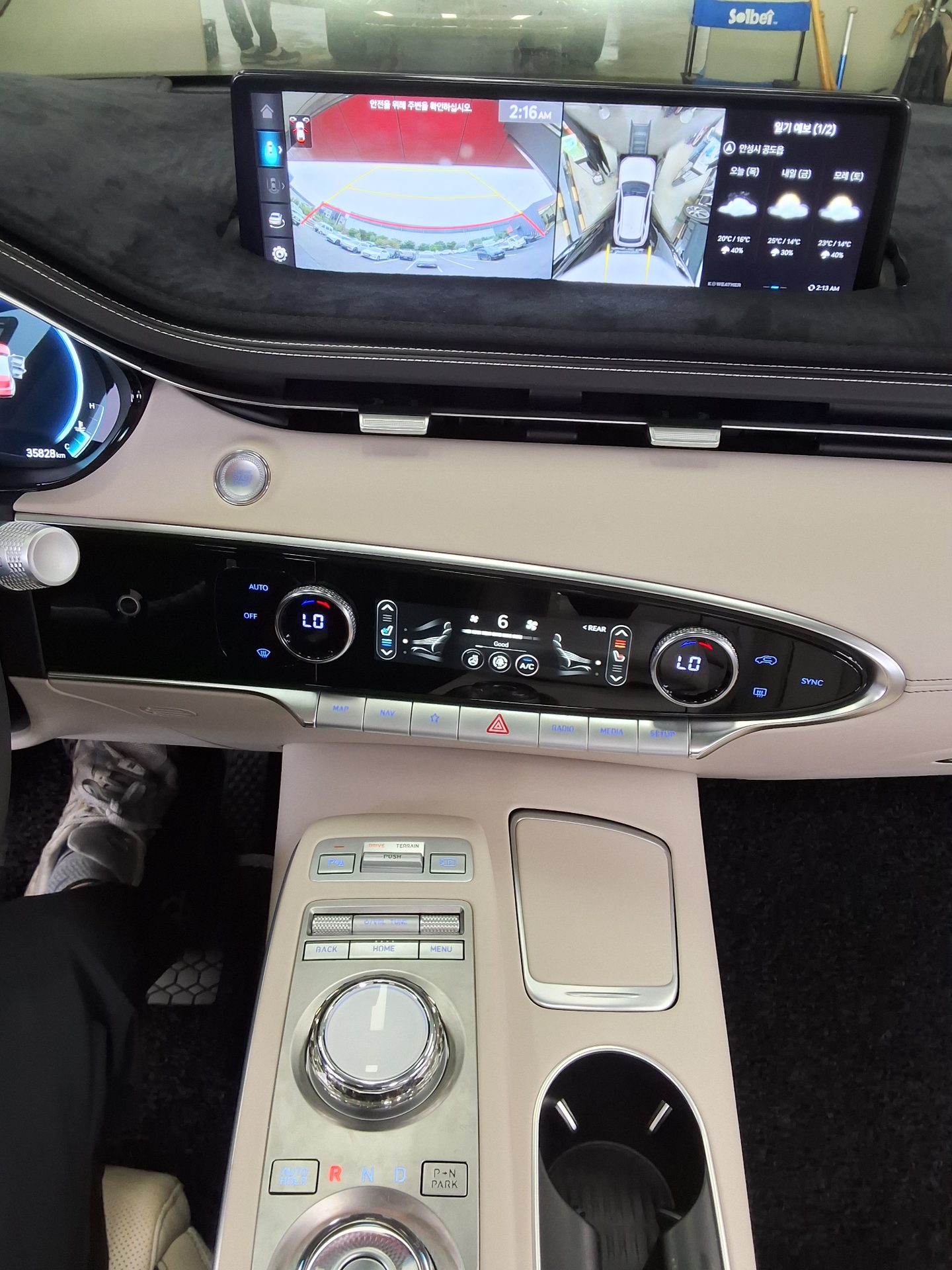 2022 - genesis gv70