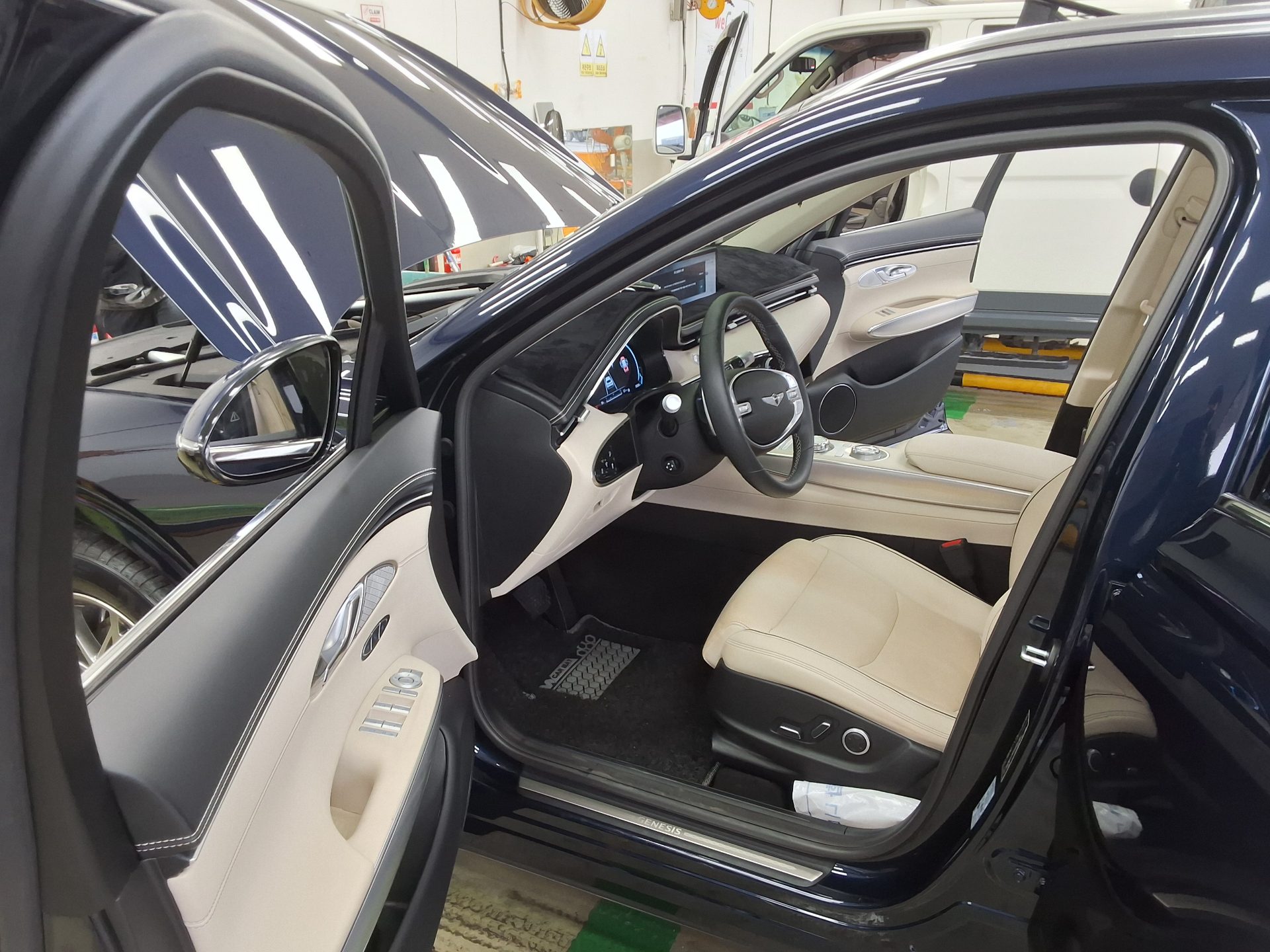 2022 - genesis gv70