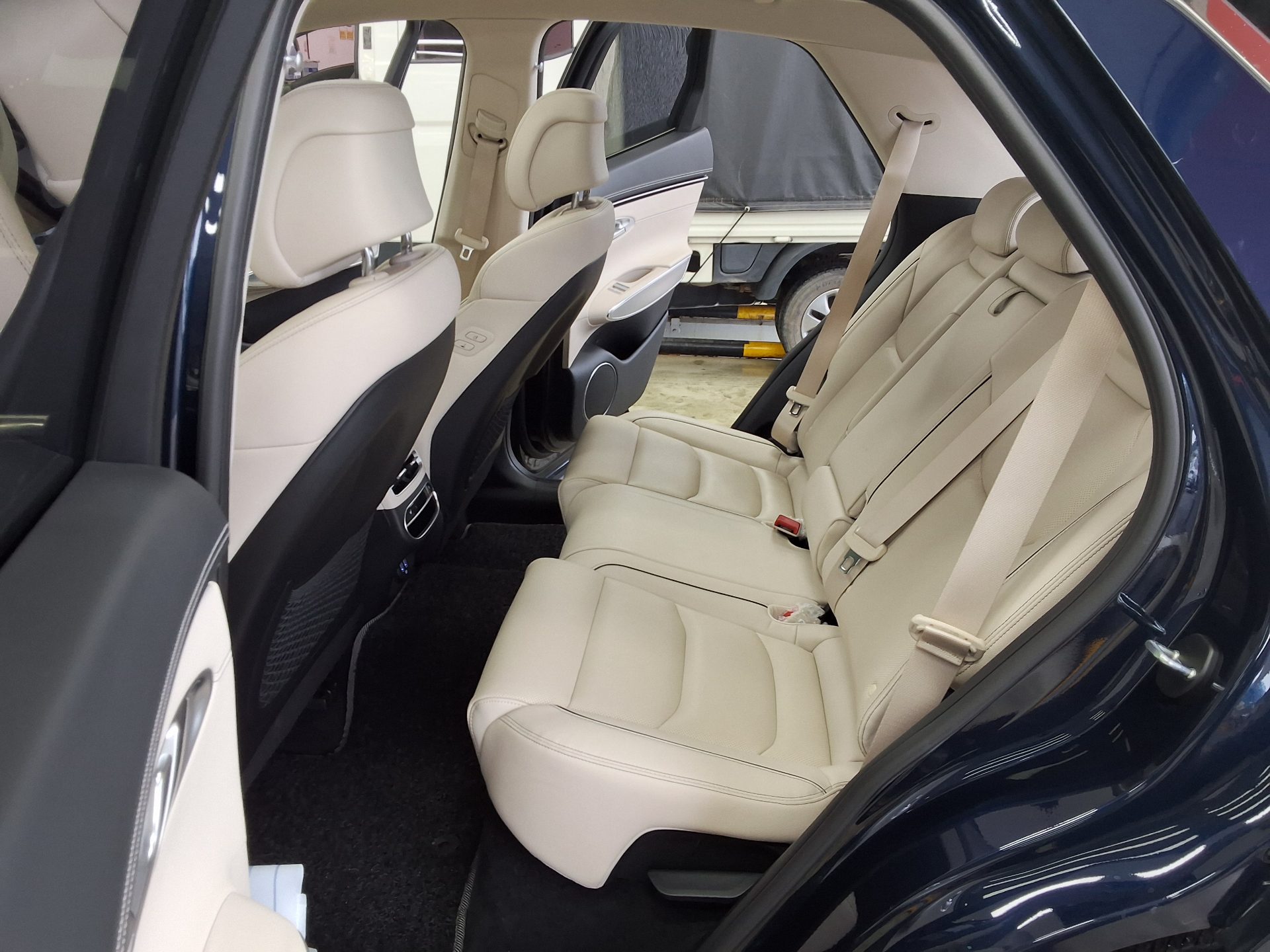 2022 - genesis gv70