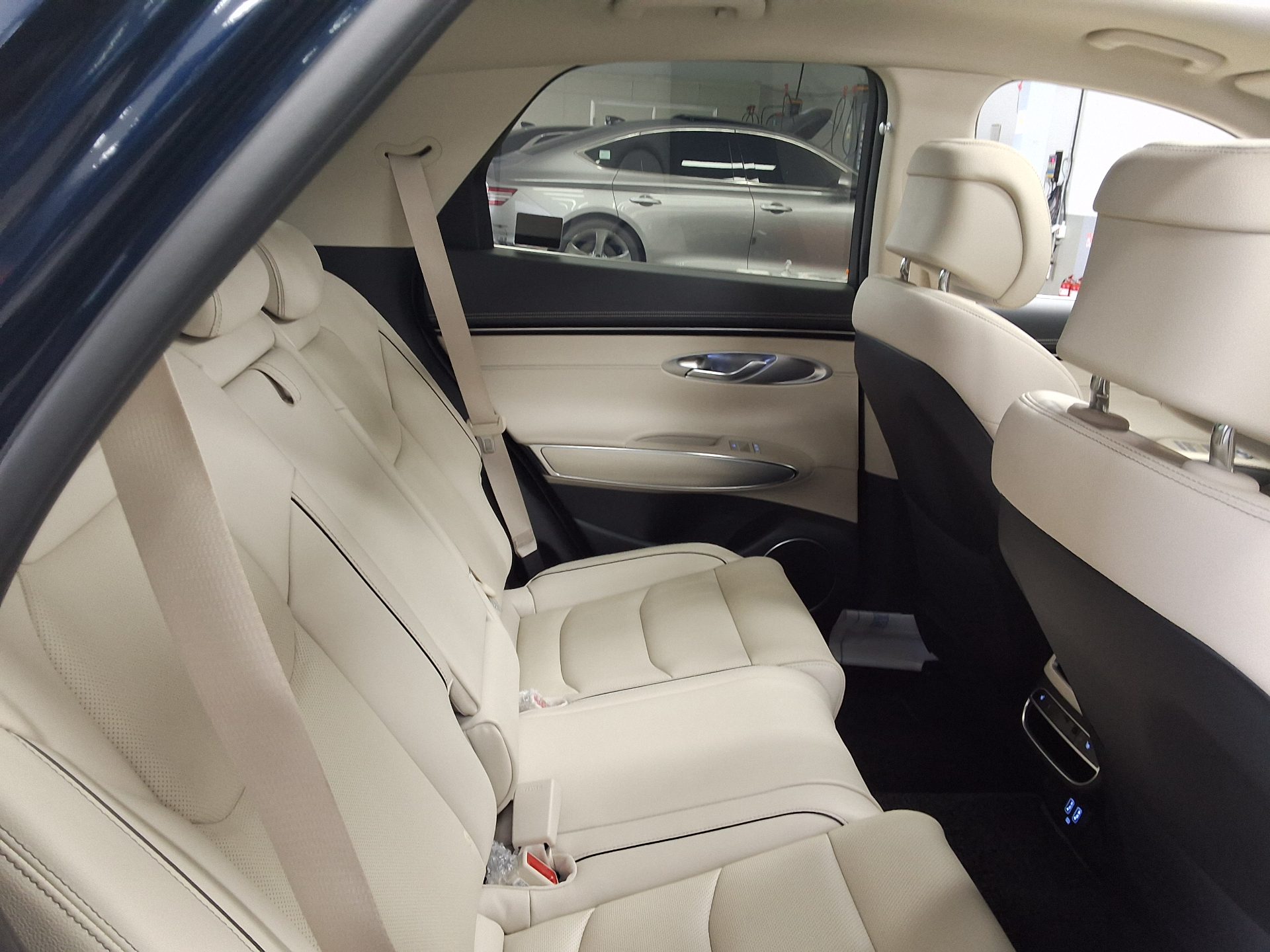 2022 - genesis gv70