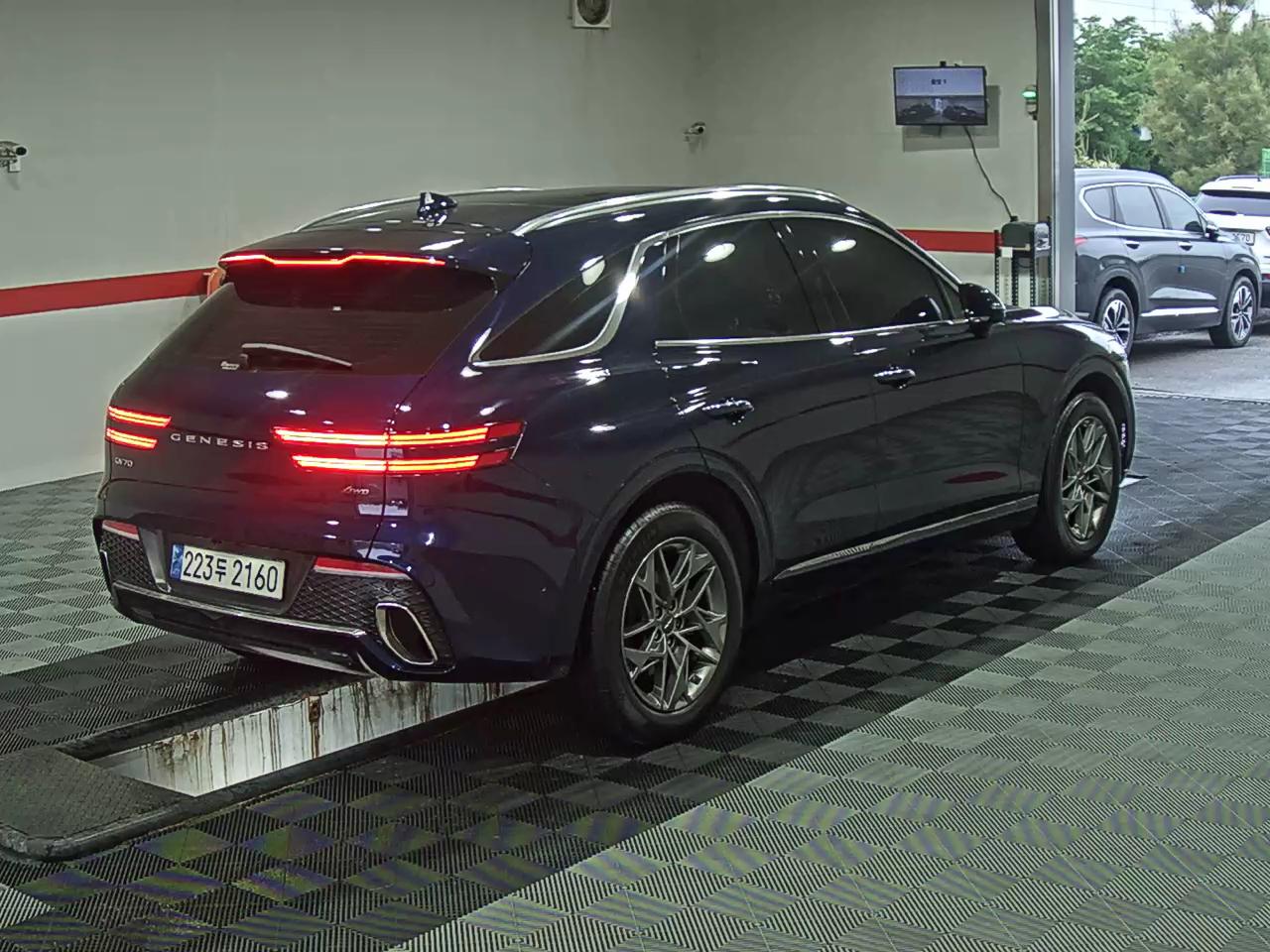 2022 - genesis gv70