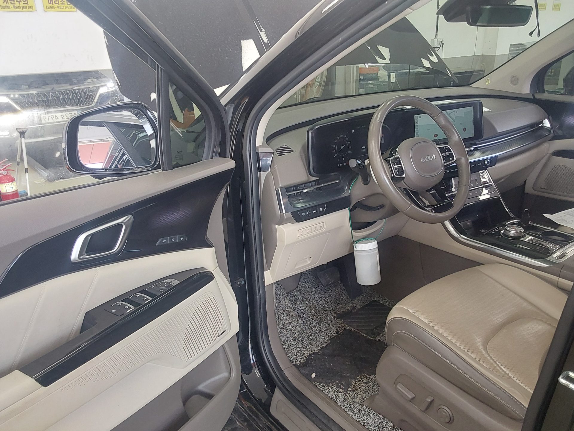 2023 - kia carnival