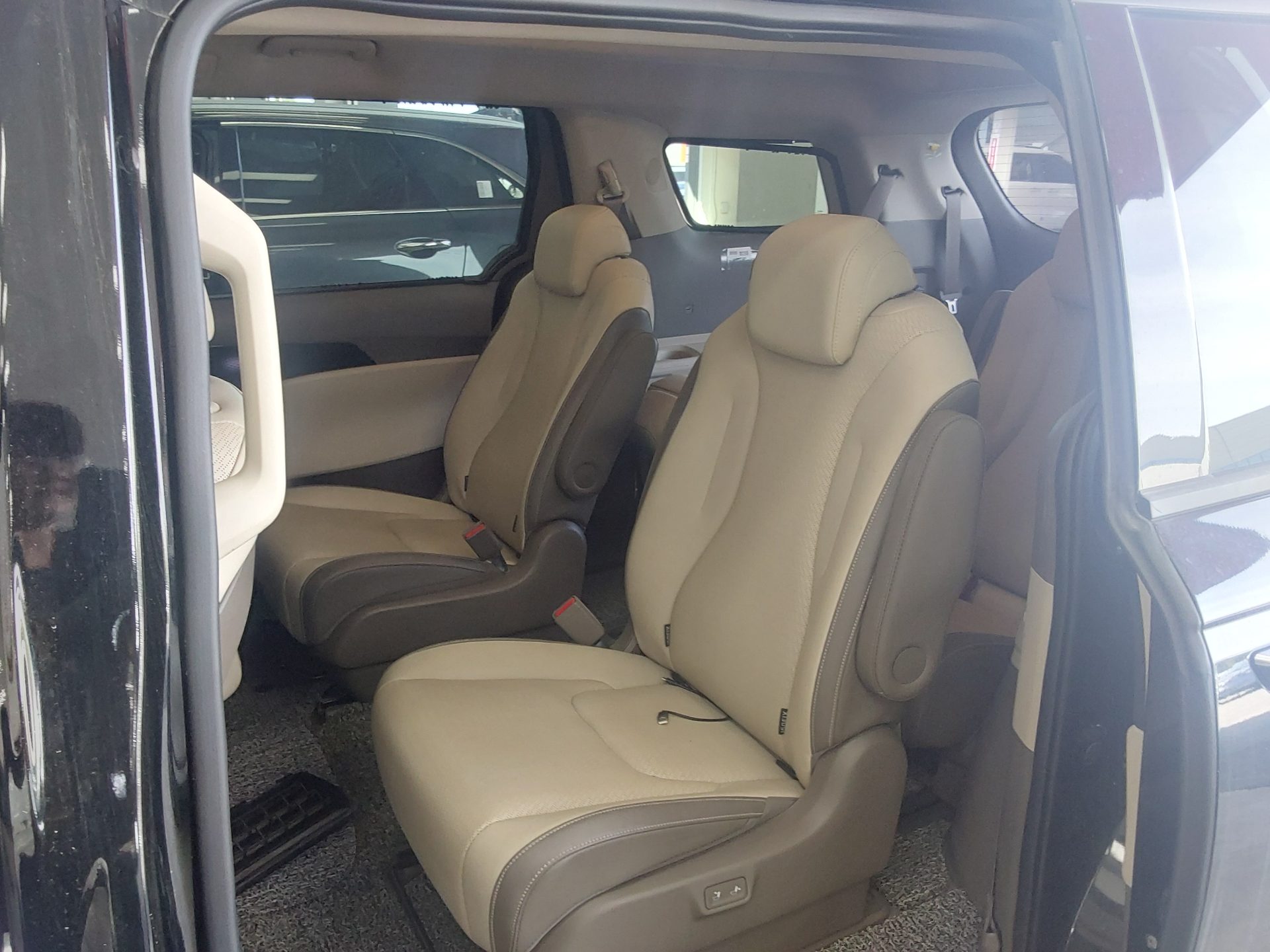 2023 - kia carnival