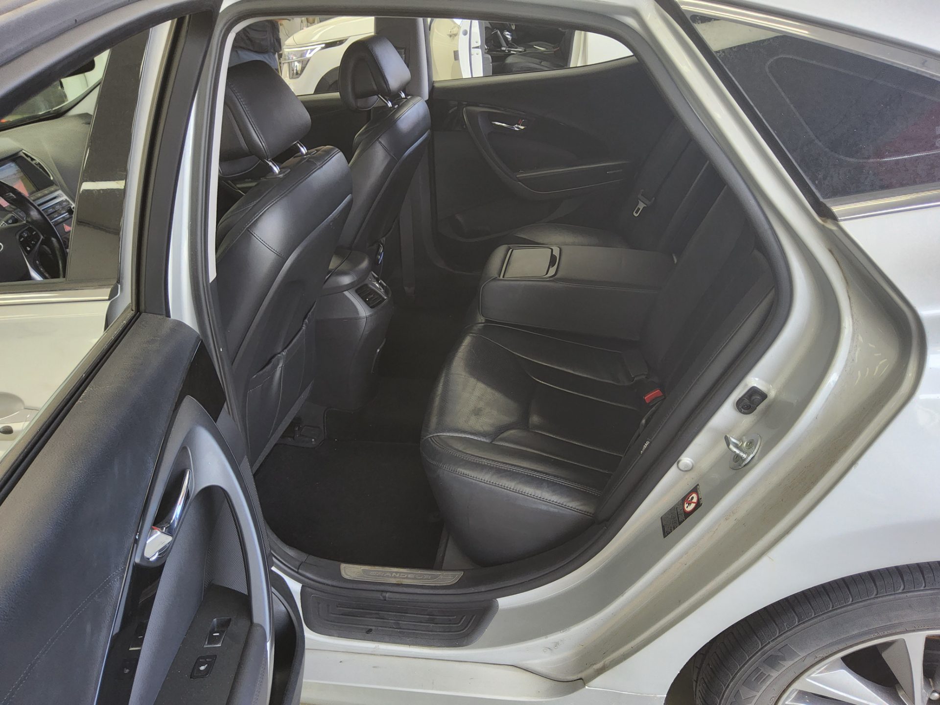 2016 - hyundai grandeur