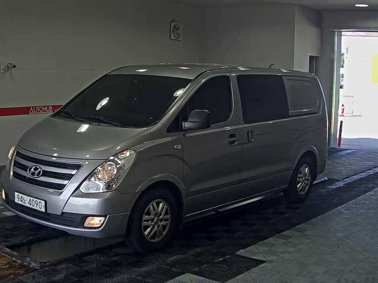 HYUNDAI GRAND STAREX