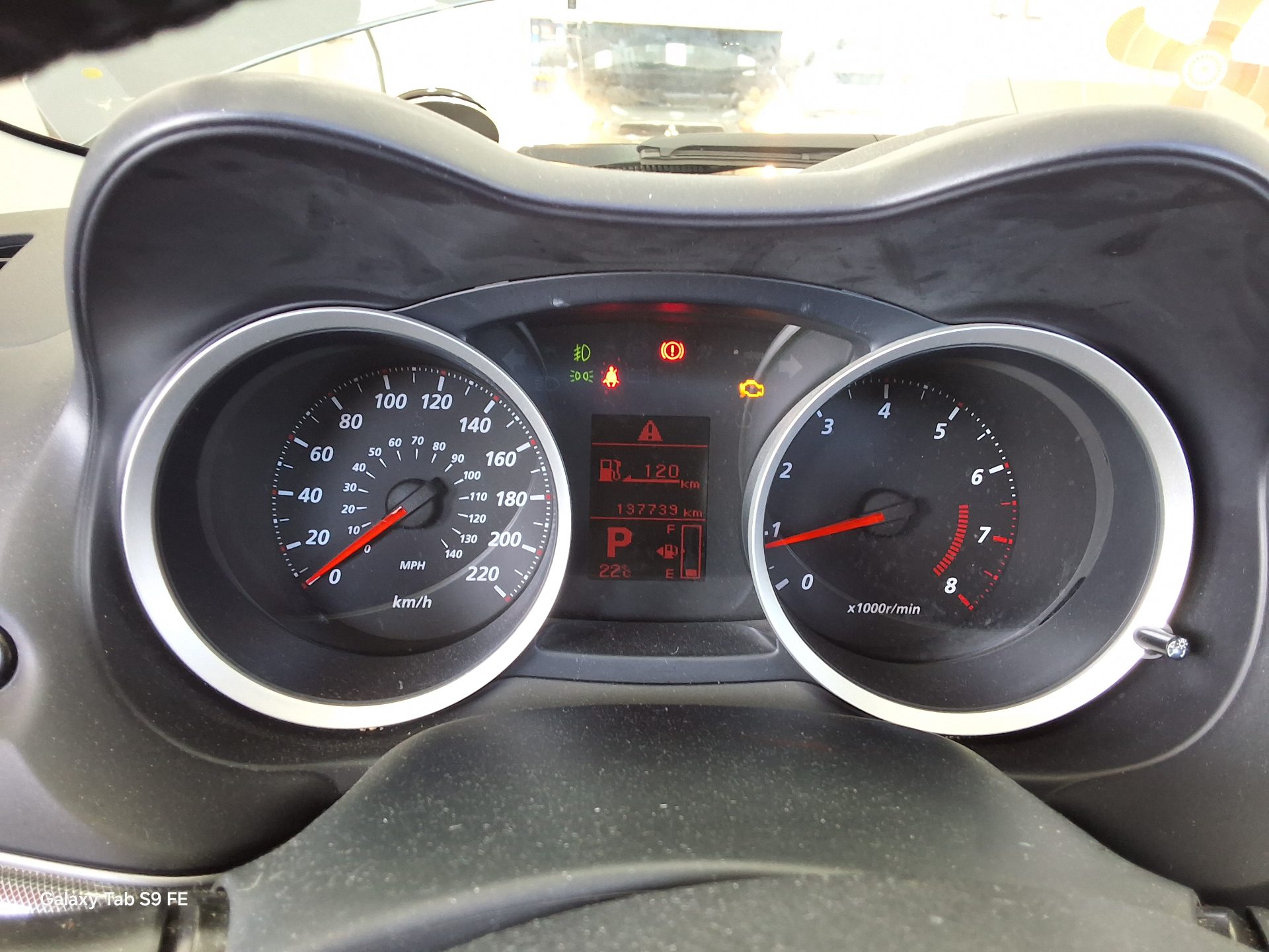 2010 - mitsubishi lnacer