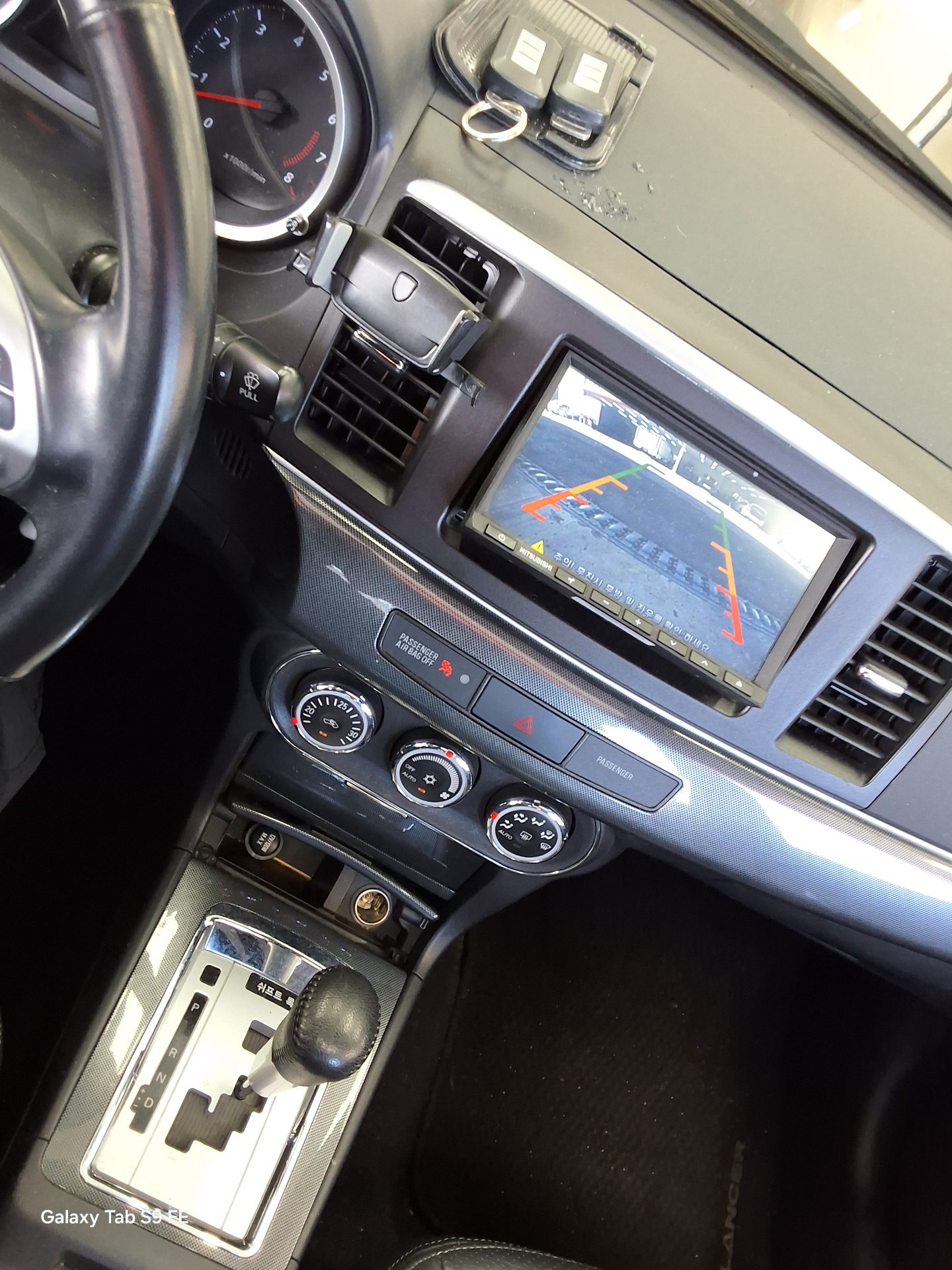 2010 - mitsubishi lnacer