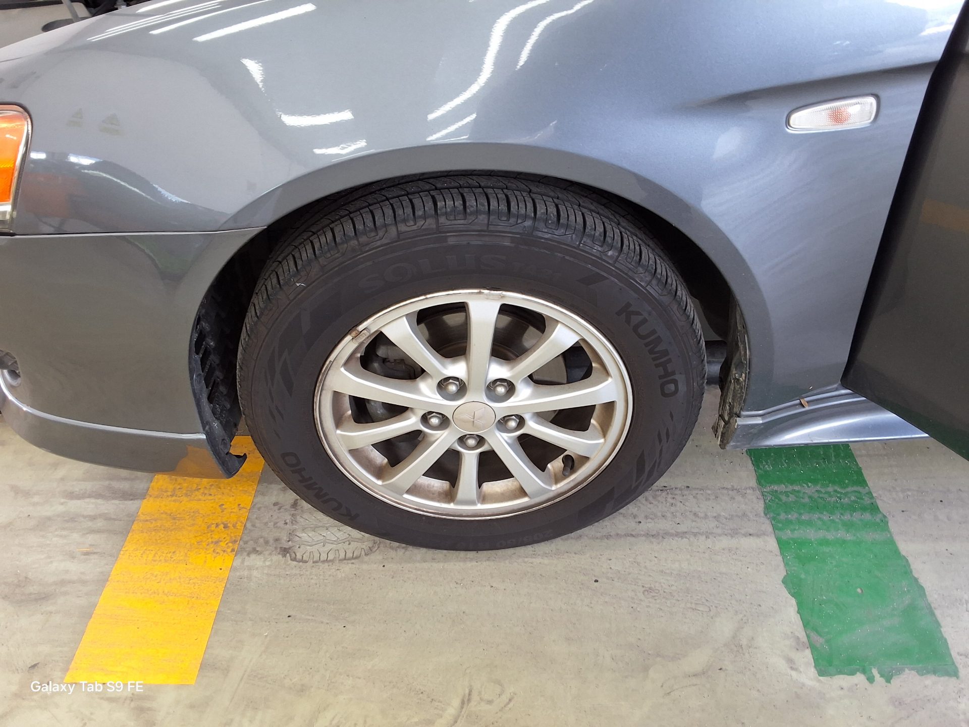 2010 - mitsubishi lnacer