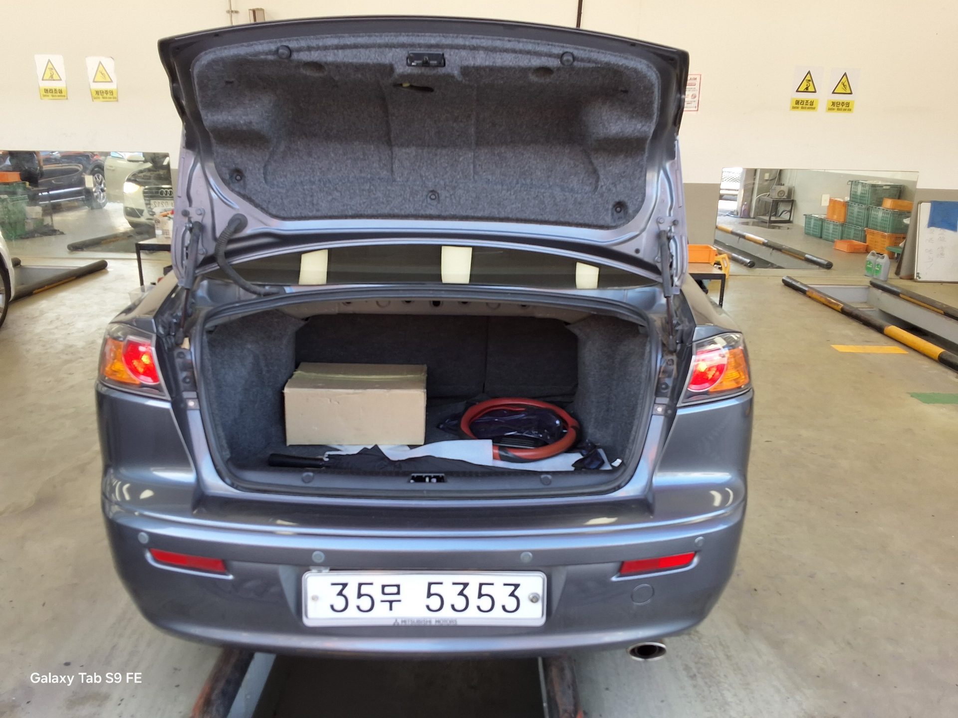 2010 - mitsubishi lnacer