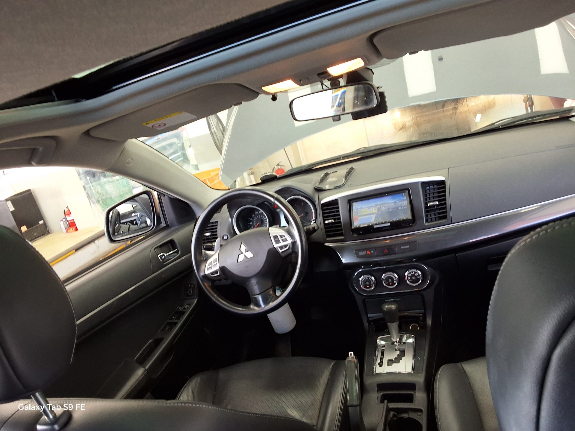 2010 - mitsubishi lnacer