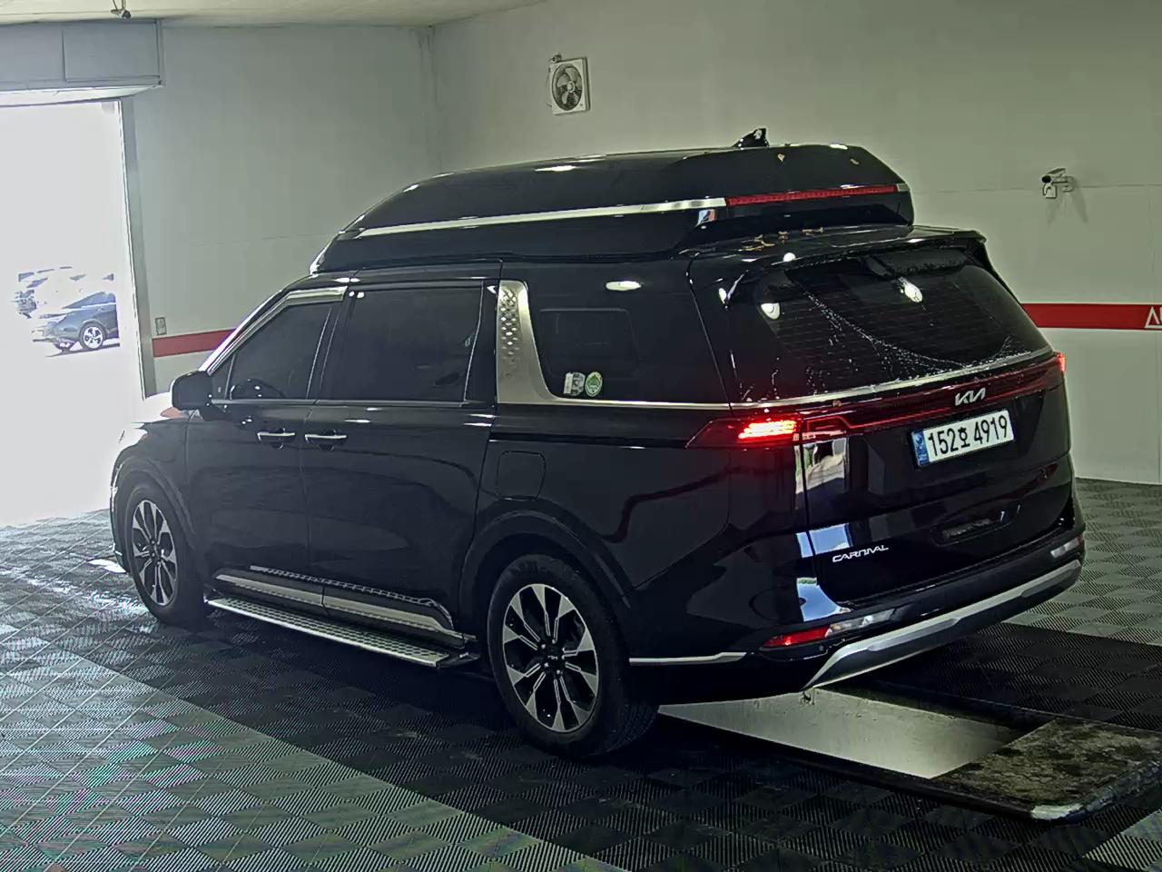 2023 - kia carnival