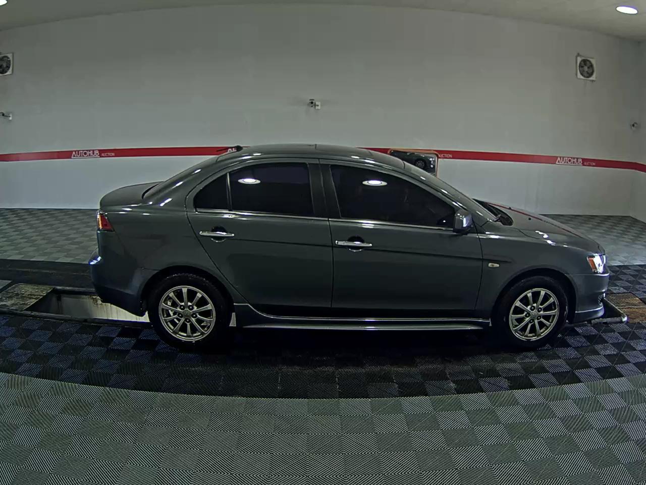 2010 - mitsubishi lnacer
