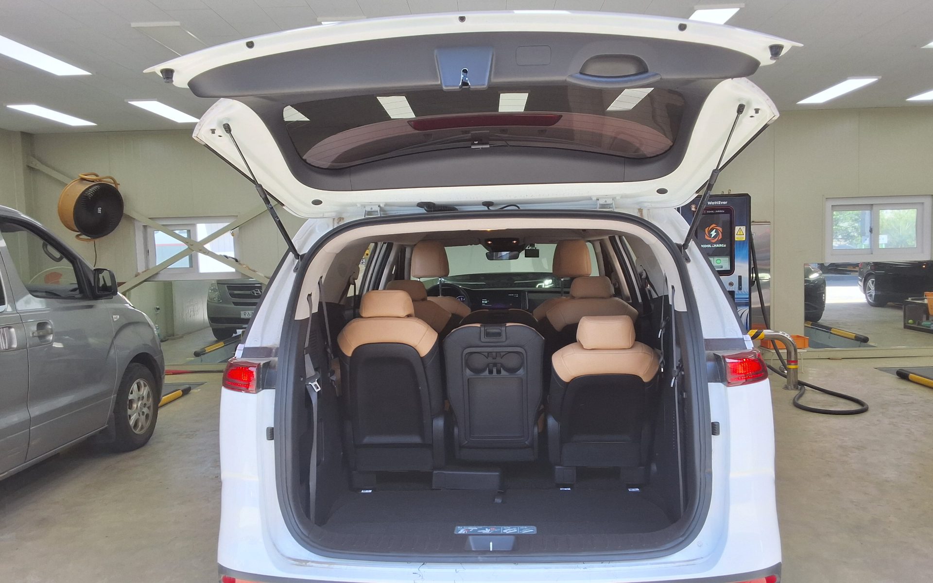 2023 - kia carnival