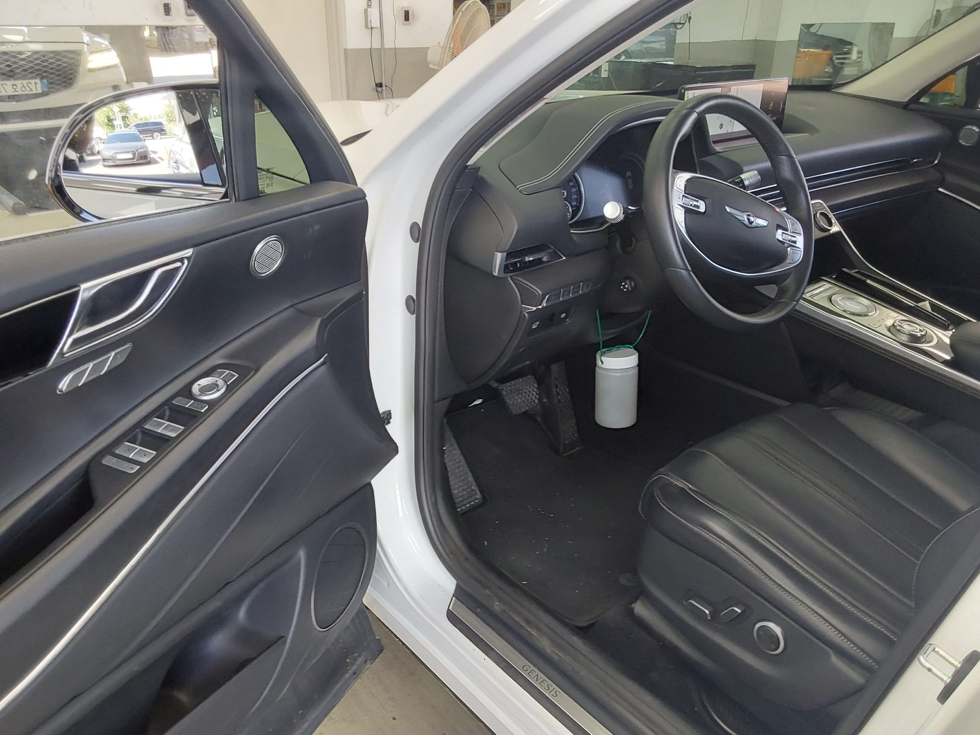 2021 - genesis gv80