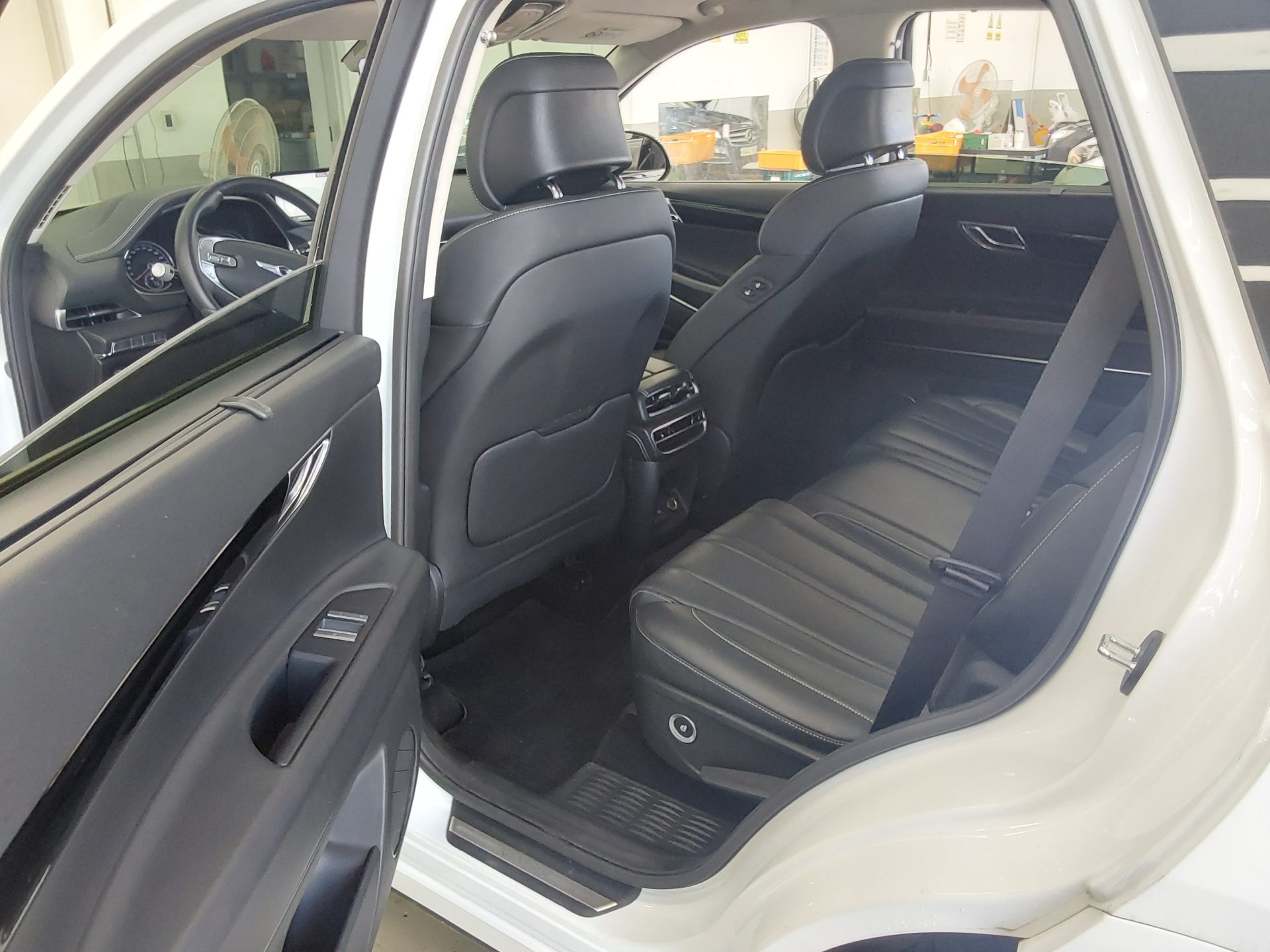 2021 - genesis gv80
