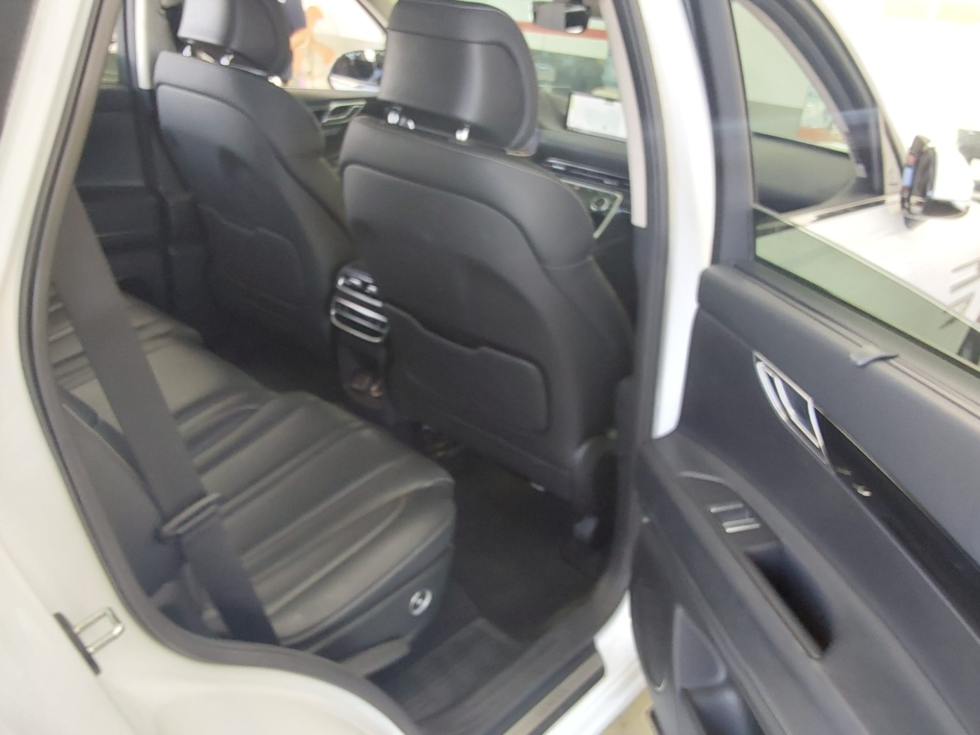 2021 - genesis gv80