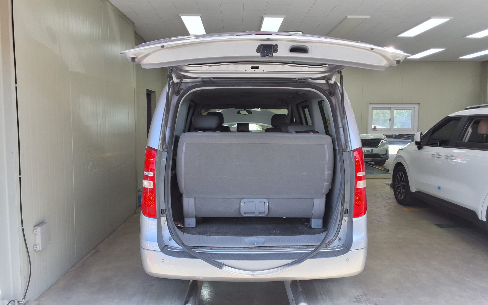 2014 - hyundai grand starex