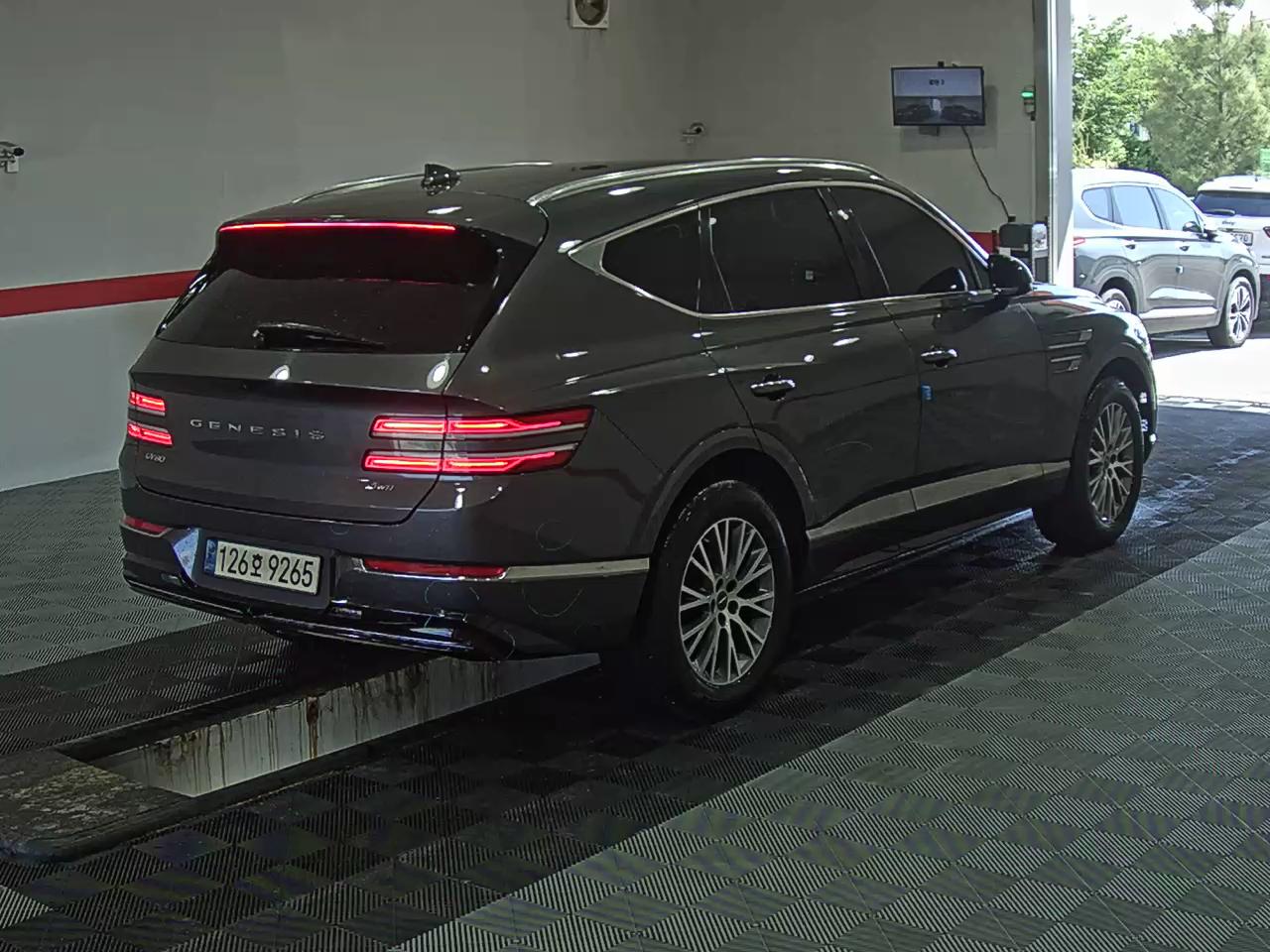 2021 - genesis gv80
