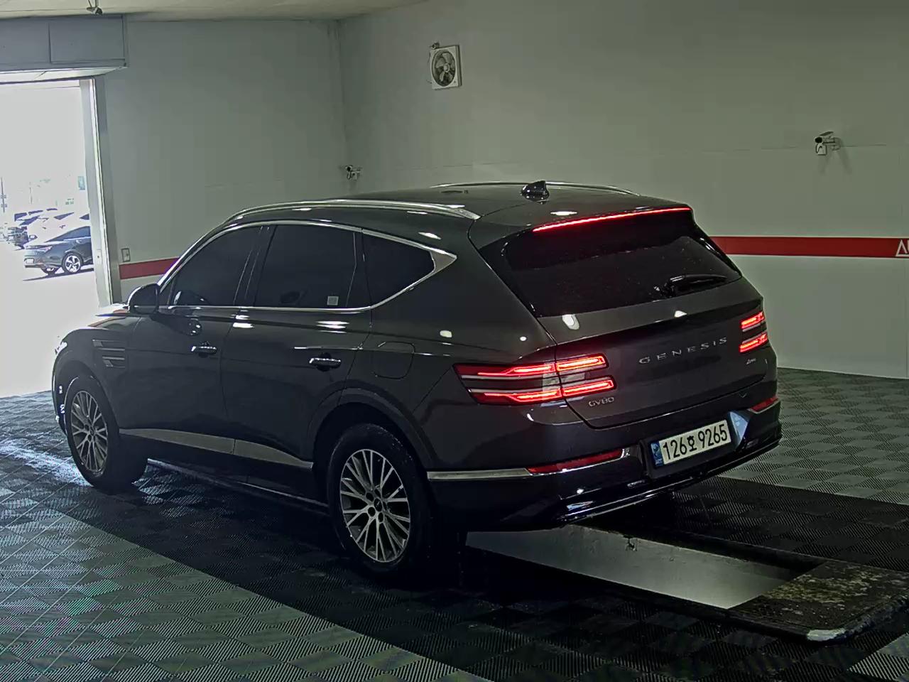 2021 - genesis gv80