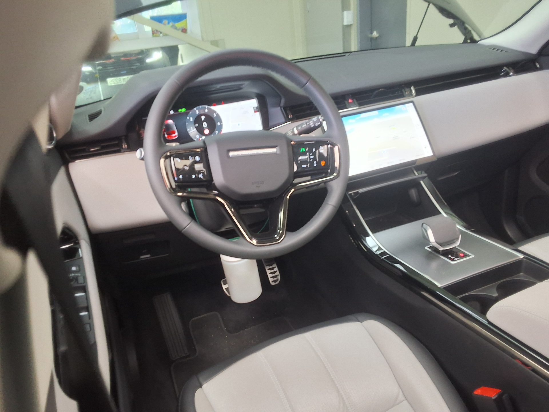 2025 - land rover range rover