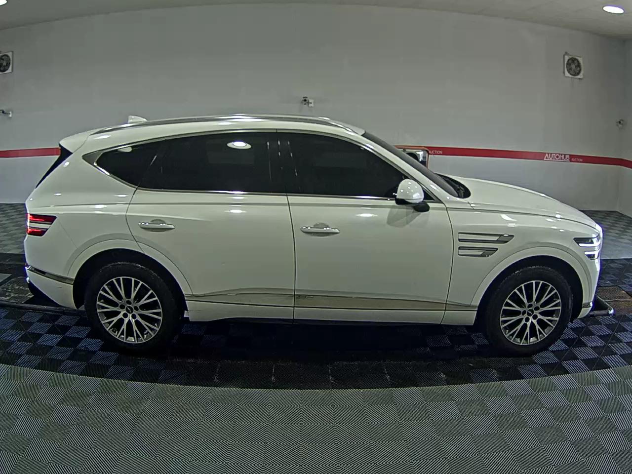 2021 - genesis gv80