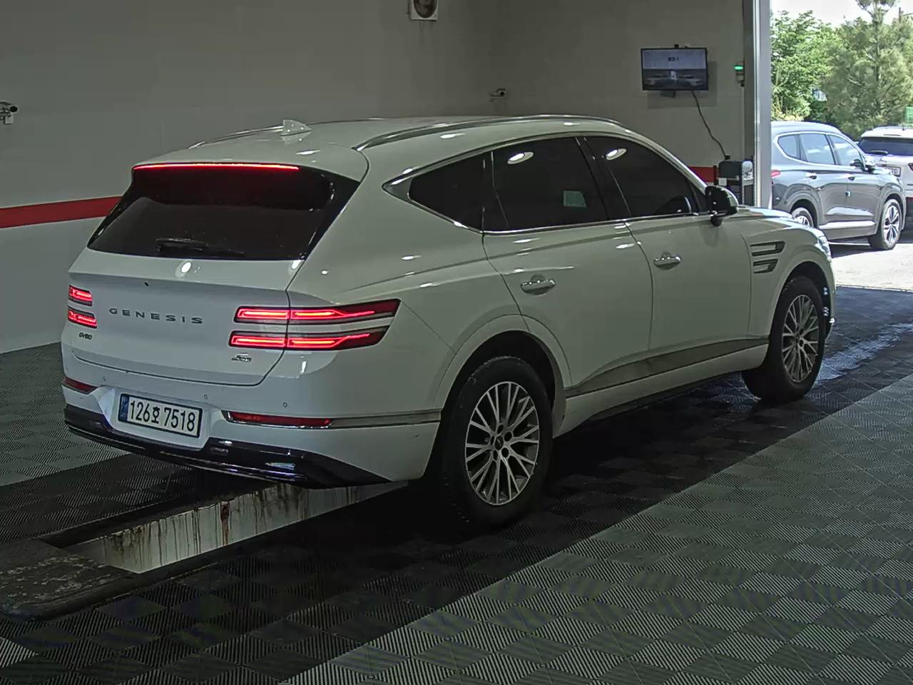 2021 - genesis gv80