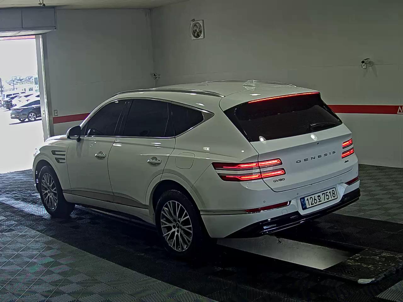 2021 - genesis gv80