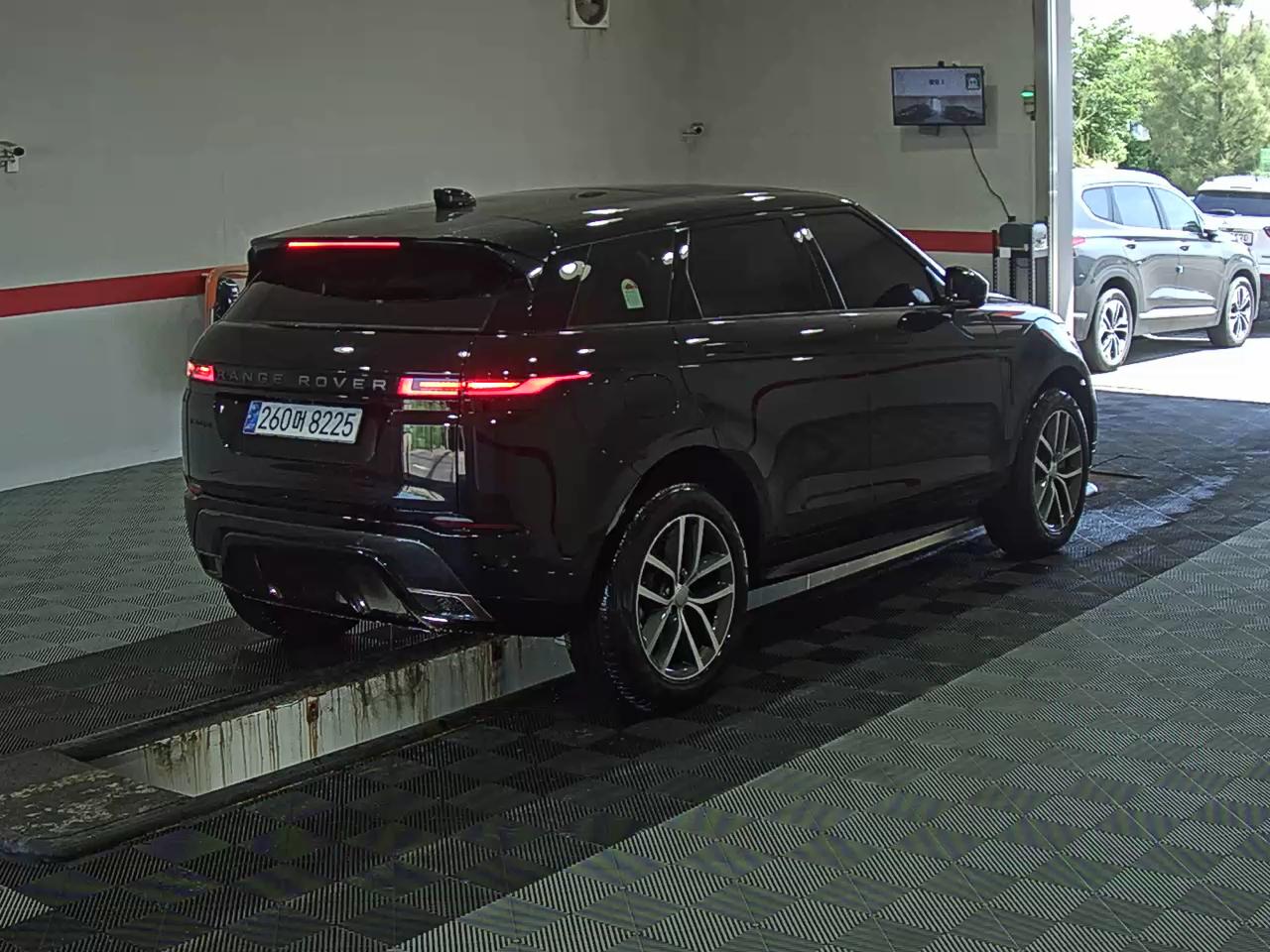 2025 - land rover range rover