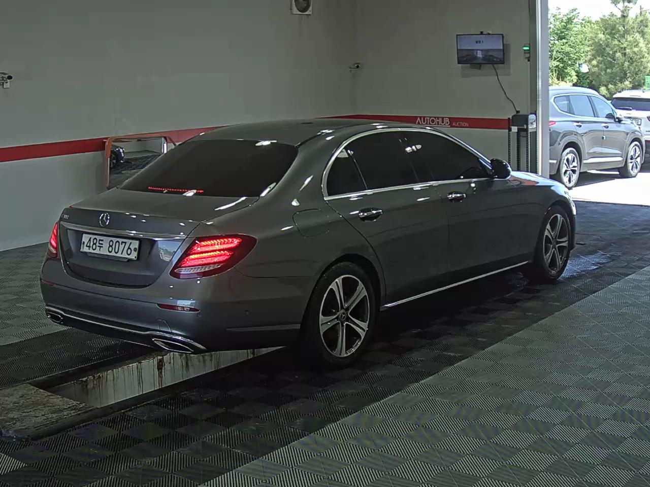 2019 - mercedes-benz e300