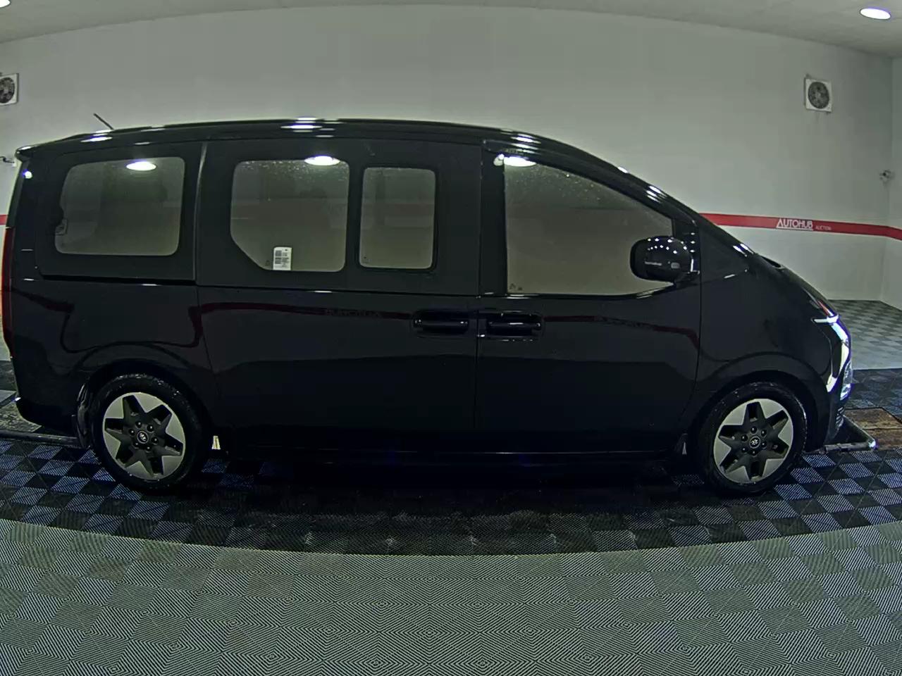 2022 - hyundai staria