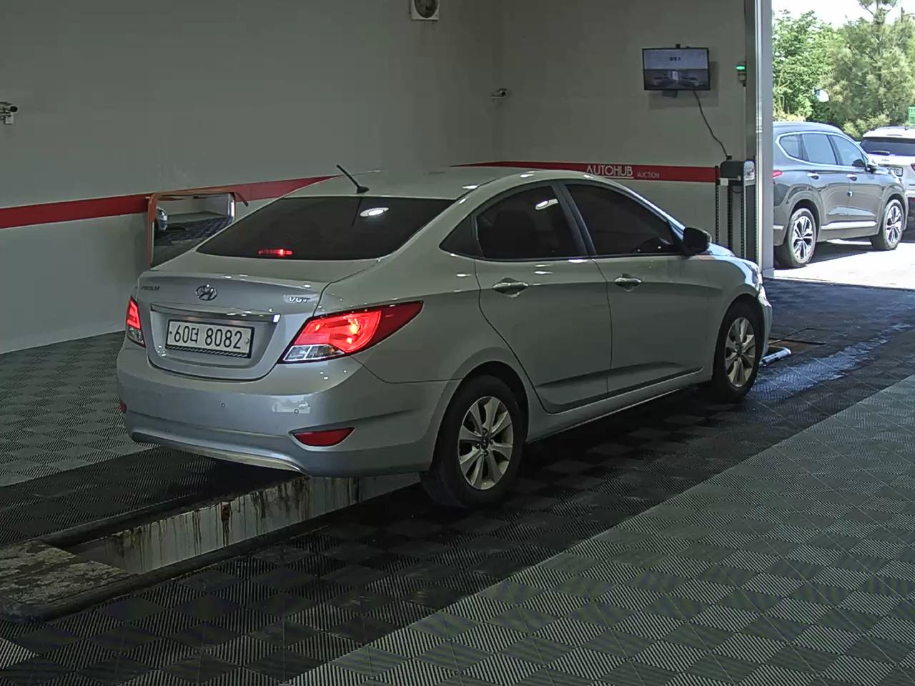 2016 - hyundai accent