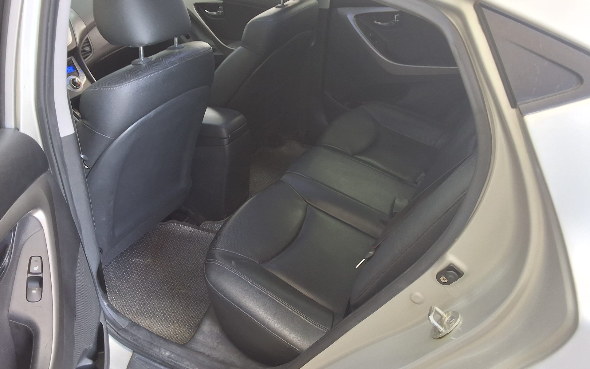 2011 - hyundai avante