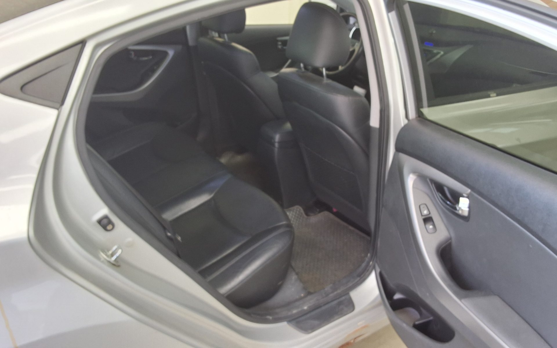 2011 - hyundai avante