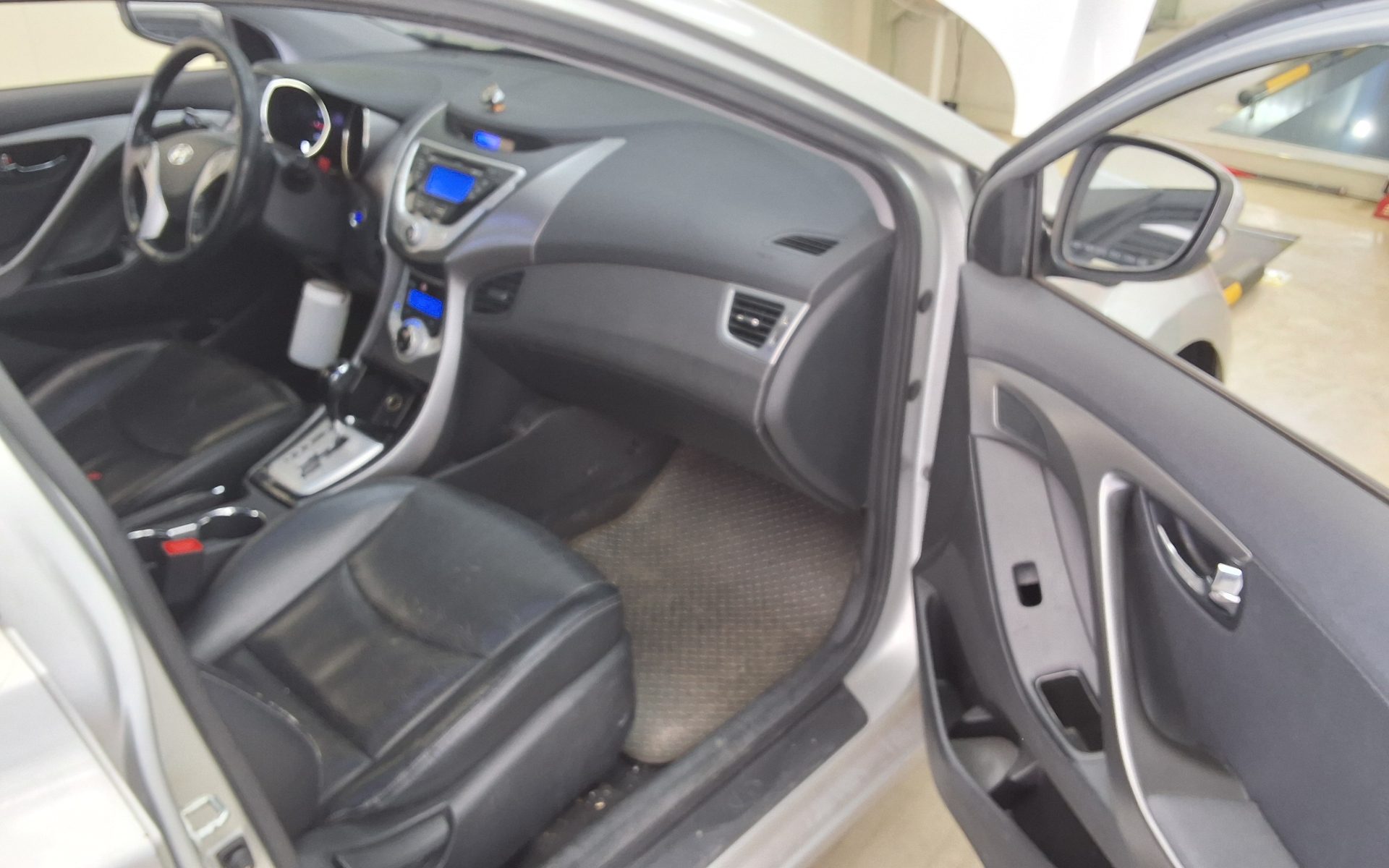 2011 - hyundai avante
