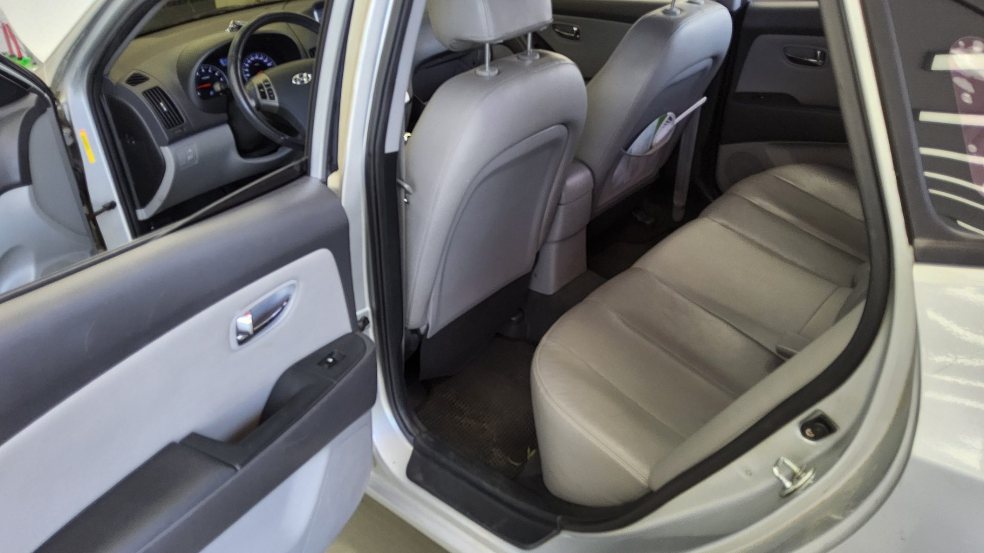 2010 - hyundai avante