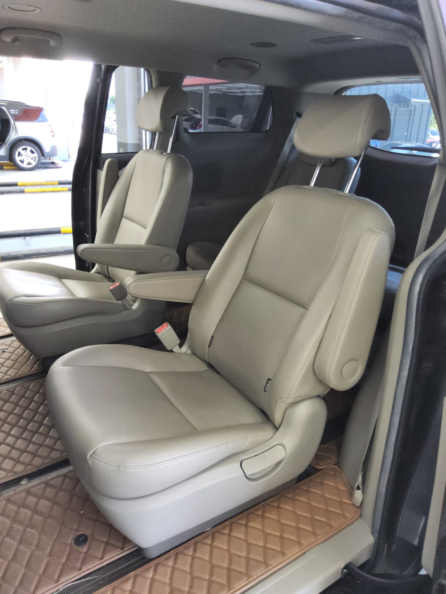 2020 - kia carnival