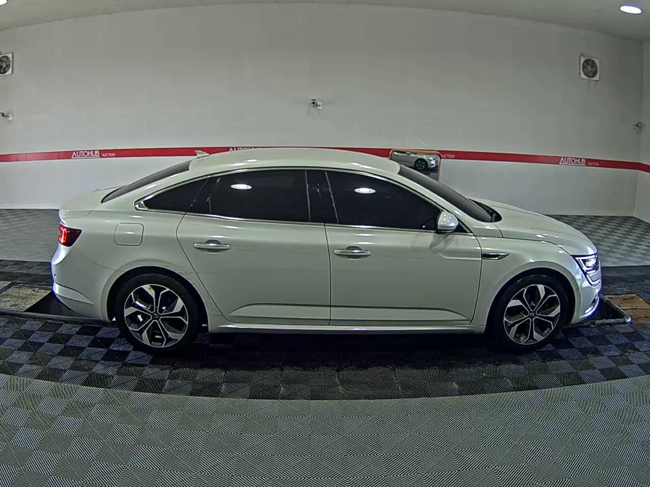 2019 - renault sm6
