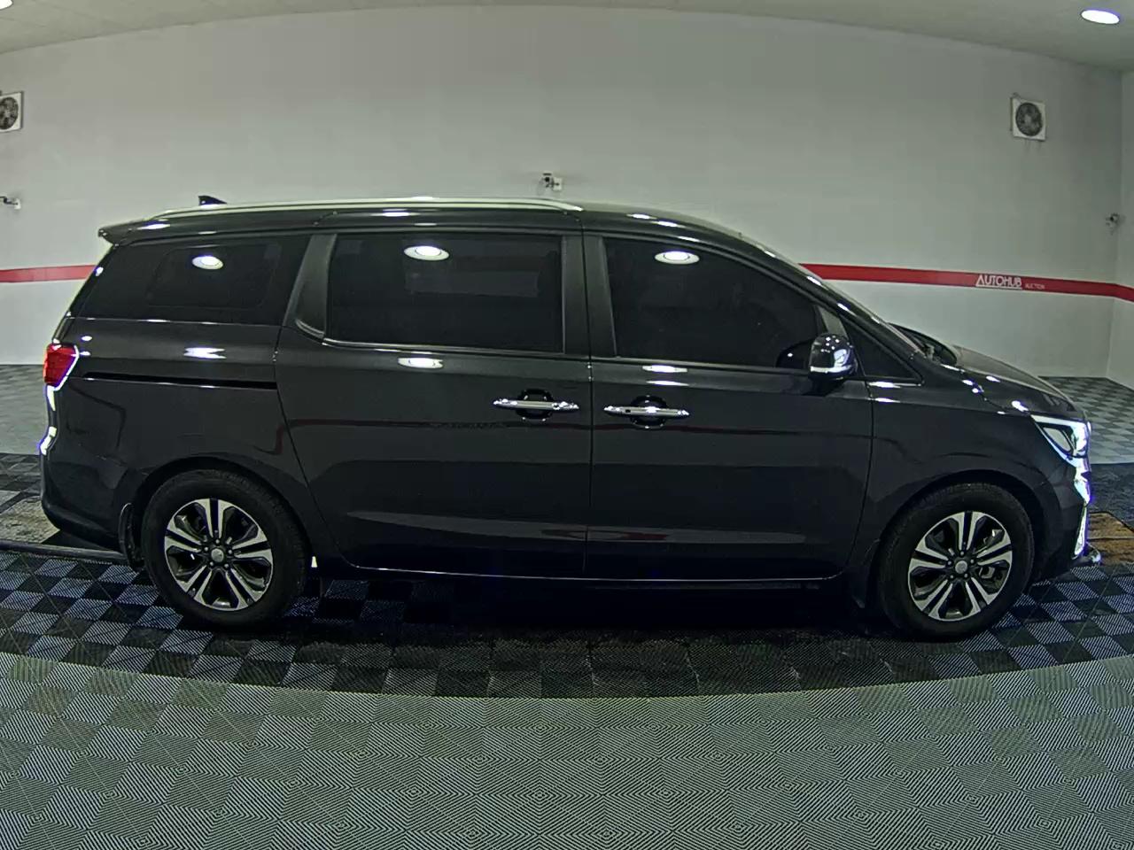 2020 - kia carnival