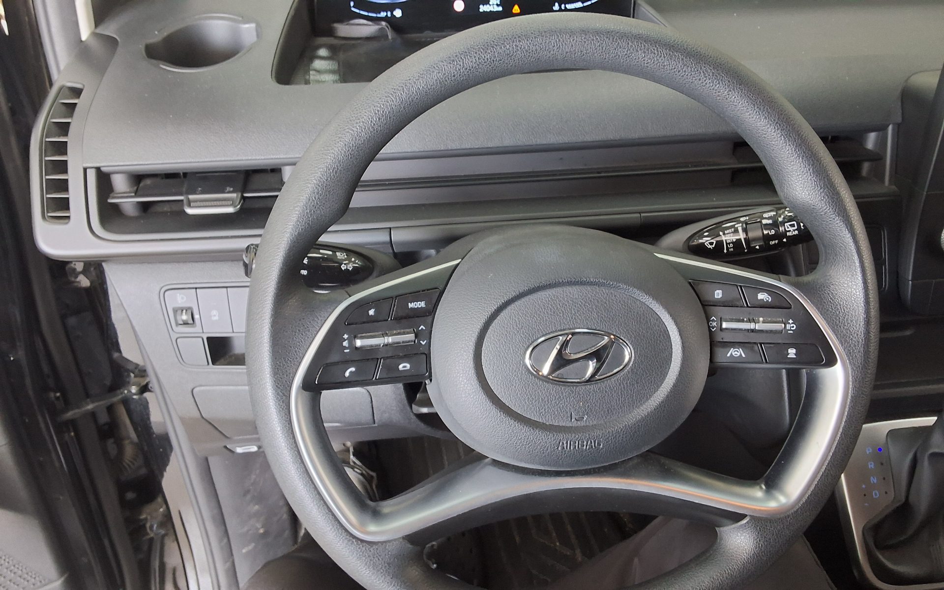 2022 - hyundai staria